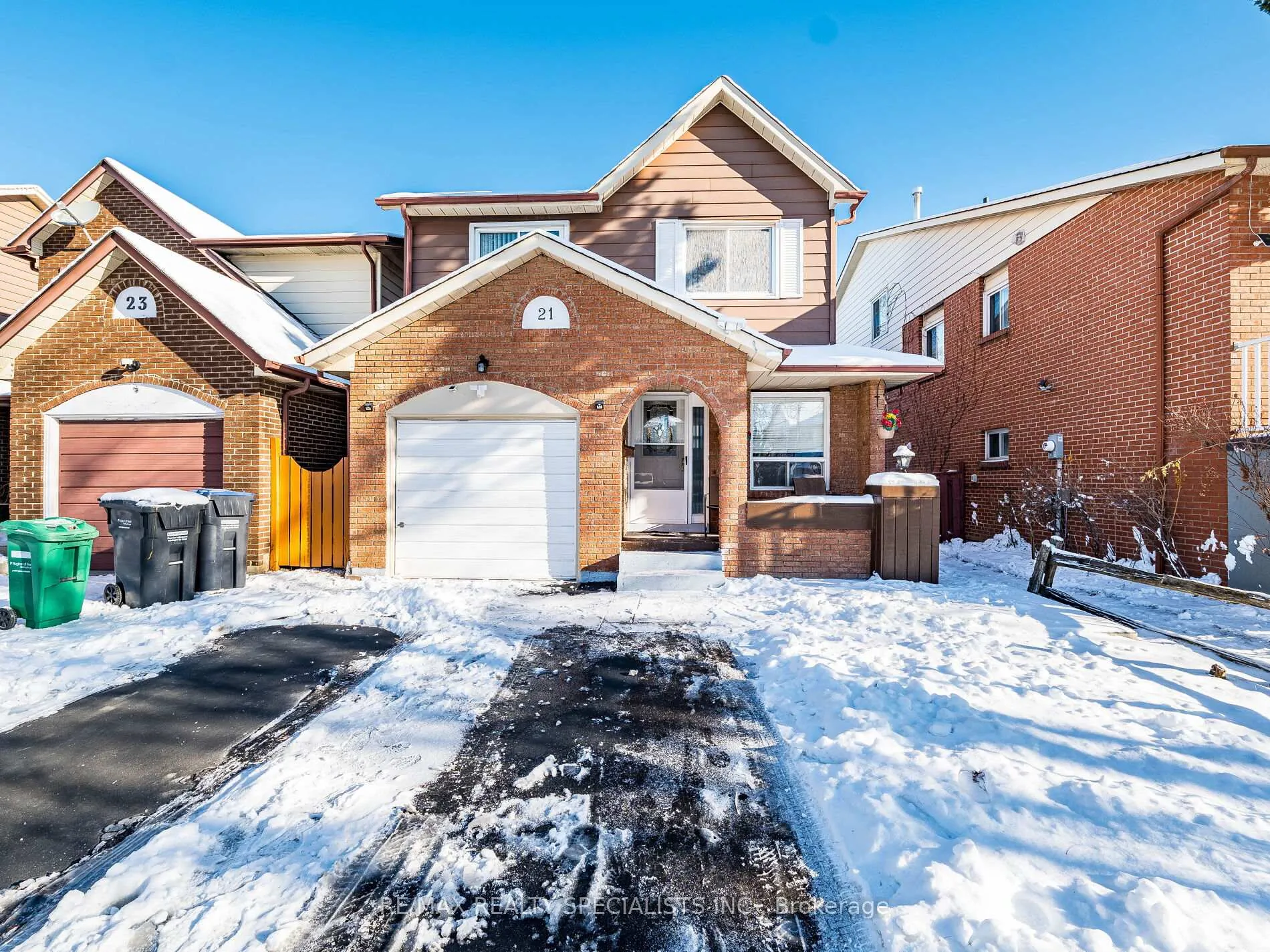 Photo 2 of 21 Foxacre Row, Brampton, Madoc — HOMEH