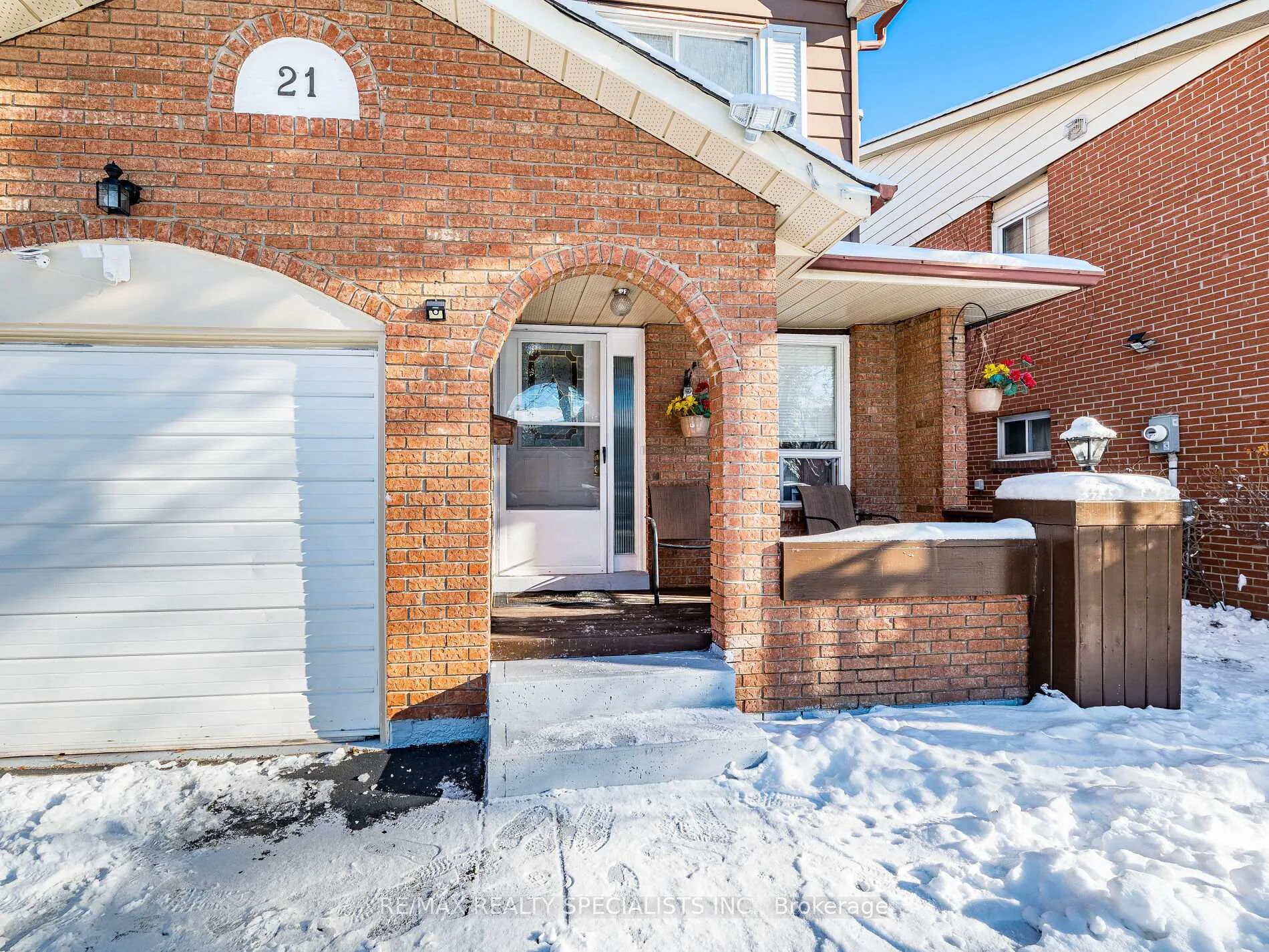Photo 3 of 21 Foxacre Row, Brampton, Madoc — HOMEH