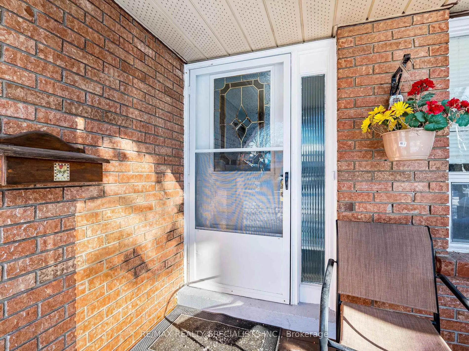 Photo 4 of 21 Foxacre Row, Brampton, Madoc — HOMEH