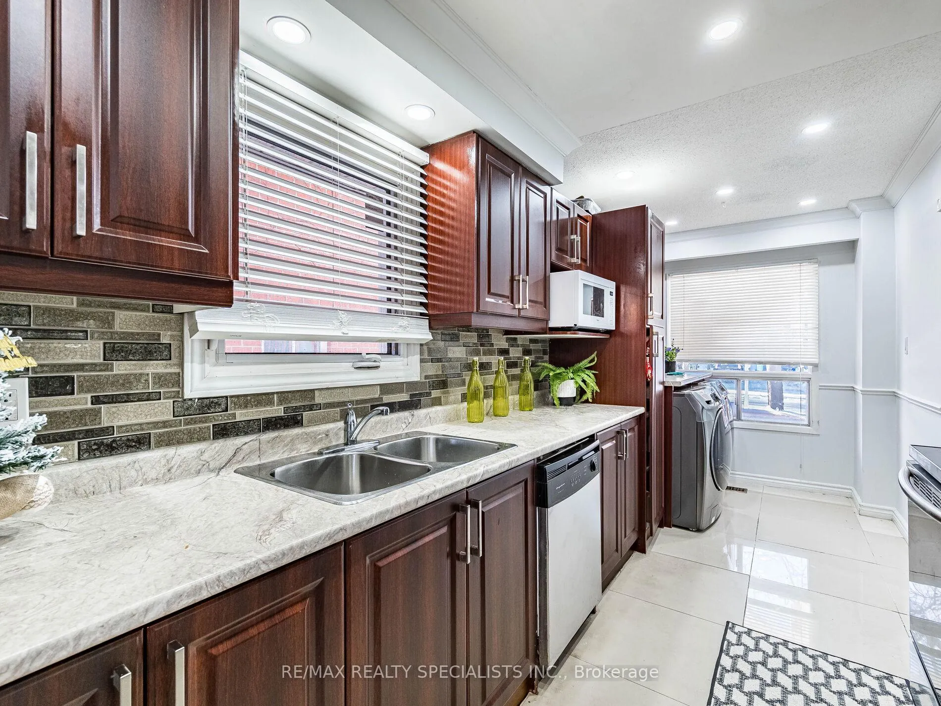 Photo 8 of 21 Foxacre Row, Brampton, Madoc — HOMEH