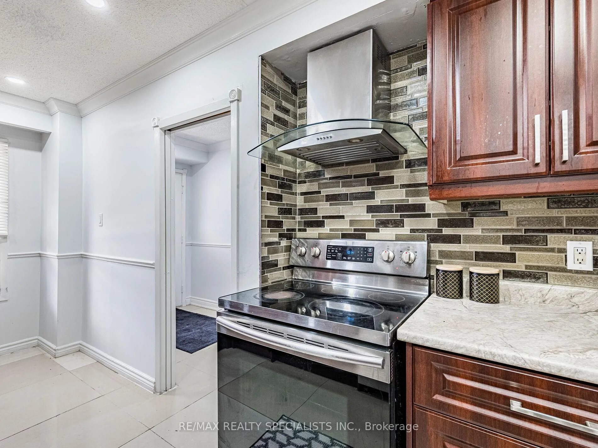 Photo 9 of 21 Foxacre Row, Brampton, Madoc — HOMEH