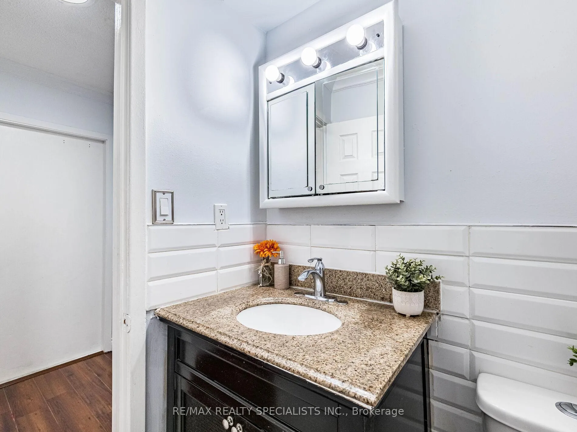 Photo 17 of 21 Foxacre Row, Brampton, Madoc — HOMEH