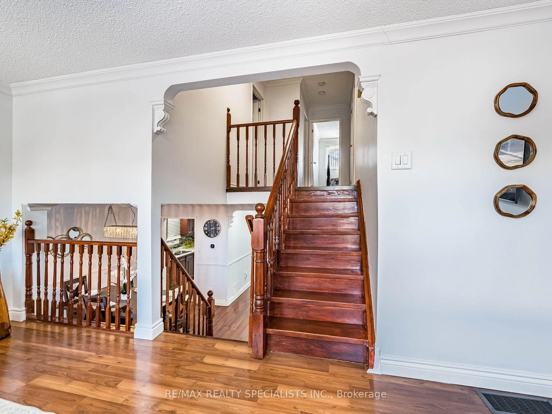 Photo 23 of 21 Foxacre Row, Brampton, Madoc — HOMEH