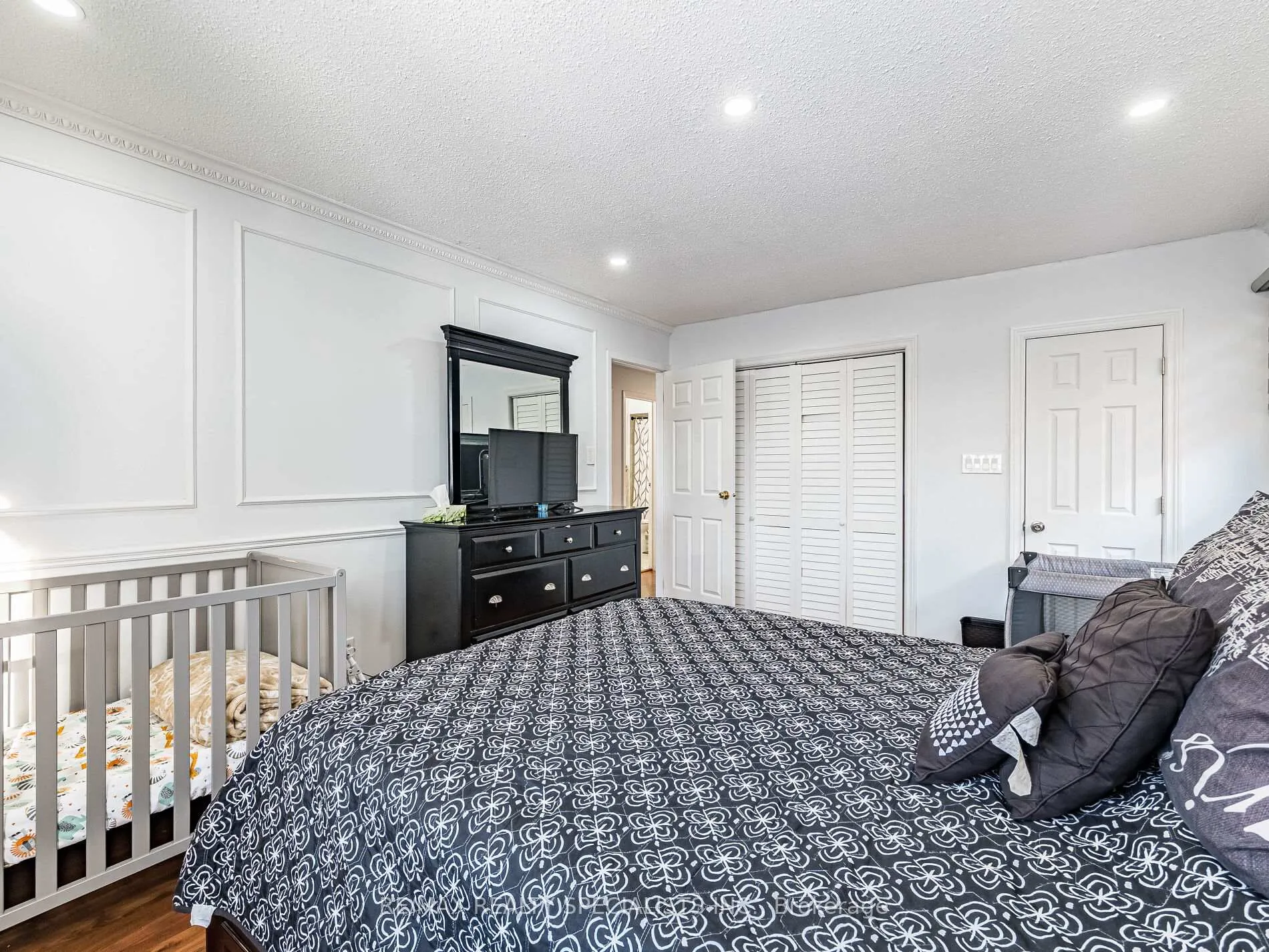 Photo 27 of 21 Foxacre Row, Brampton, Madoc — HOMEH