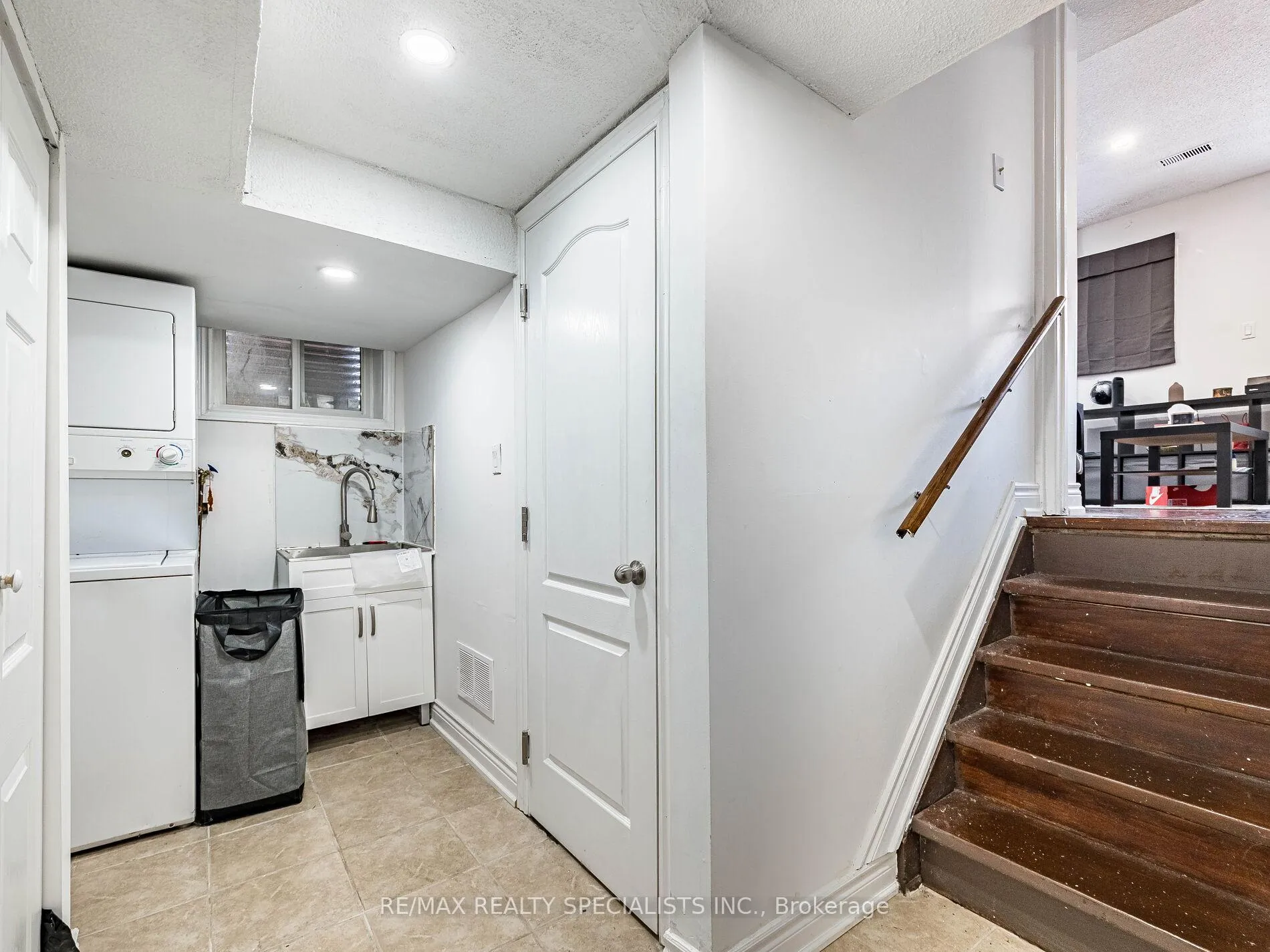 Photo 36 of 21 Foxacre Row, Brampton, Madoc — HOMEH