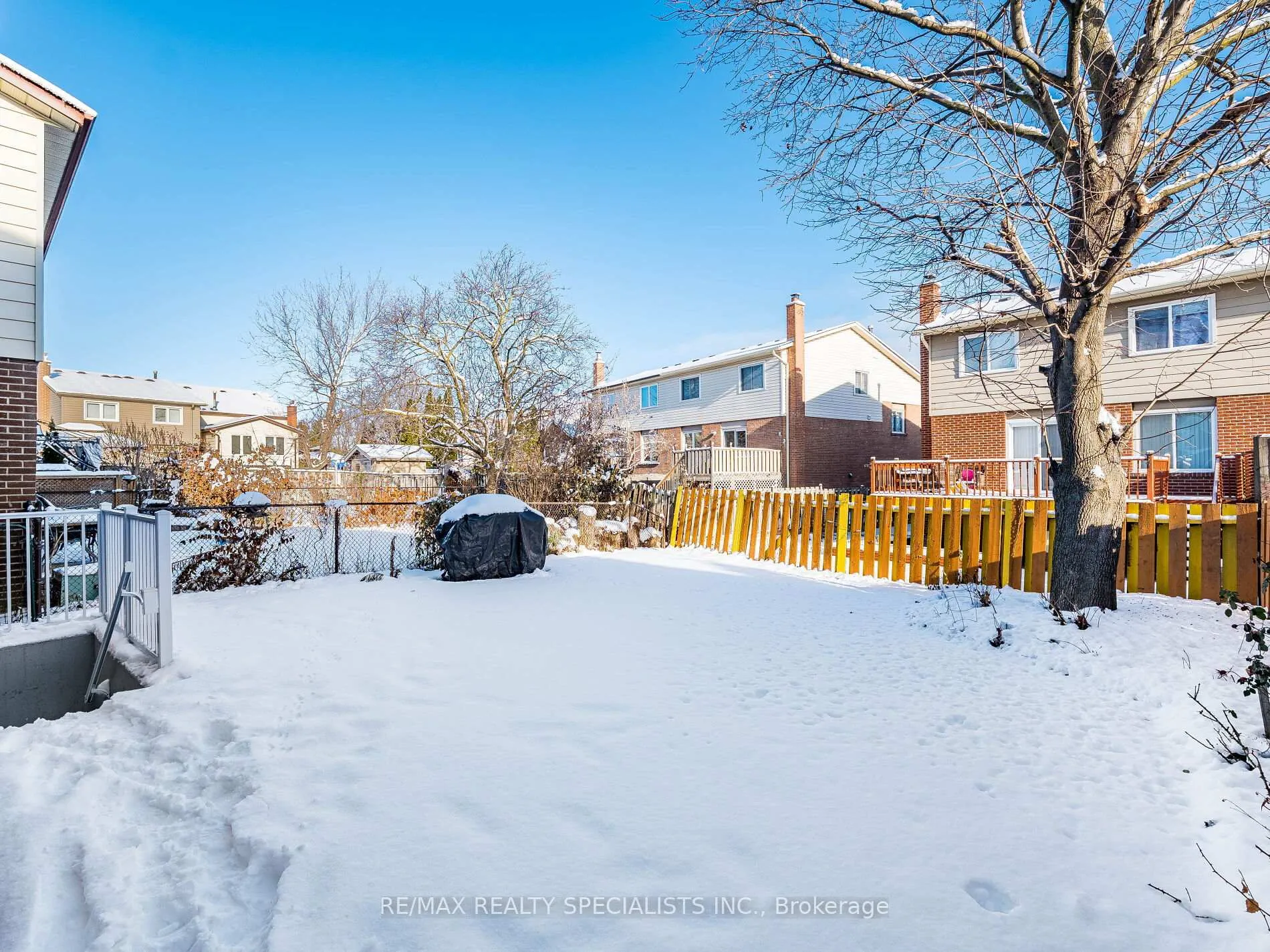 Photo 43 of 21 Foxacre Row, Brampton, Madoc — HOMEH