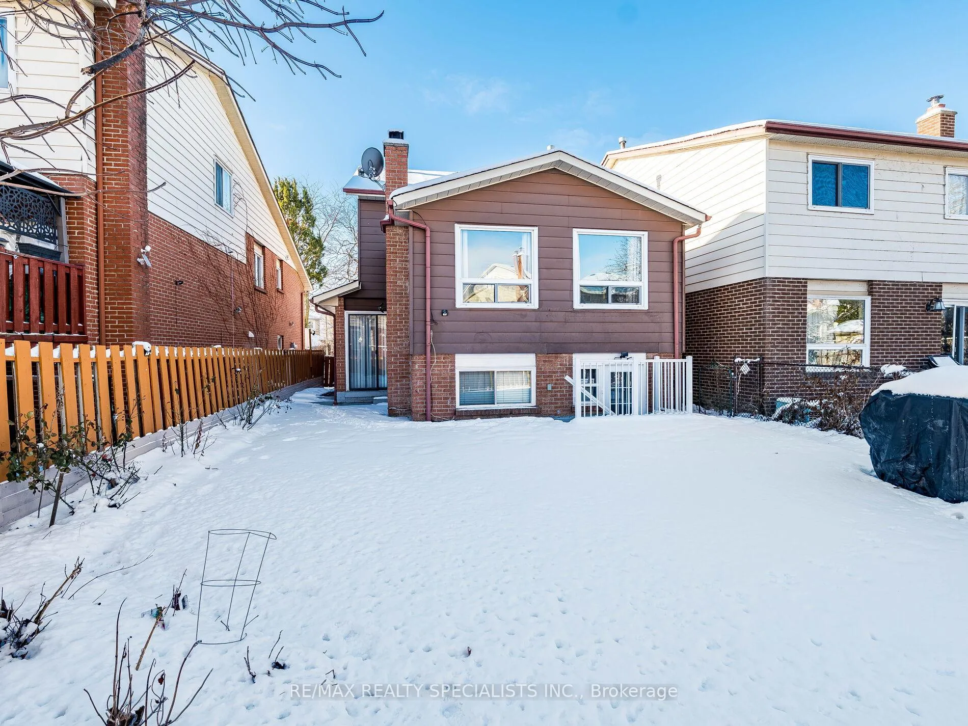 Photo 44 of 21 Foxacre Row, Brampton, Madoc — HOMEH