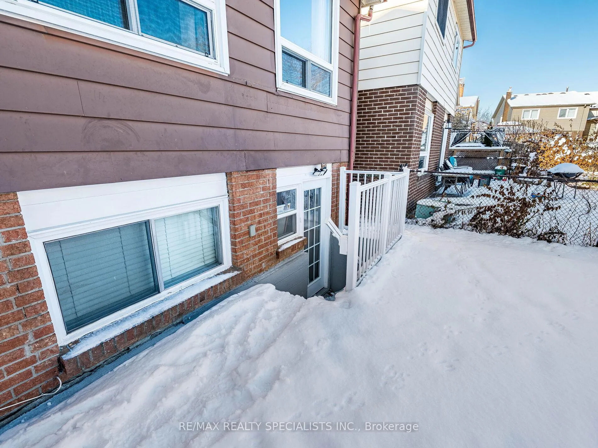 Photo 45 of 21 Foxacre Row, Brampton, Madoc — HOMEH