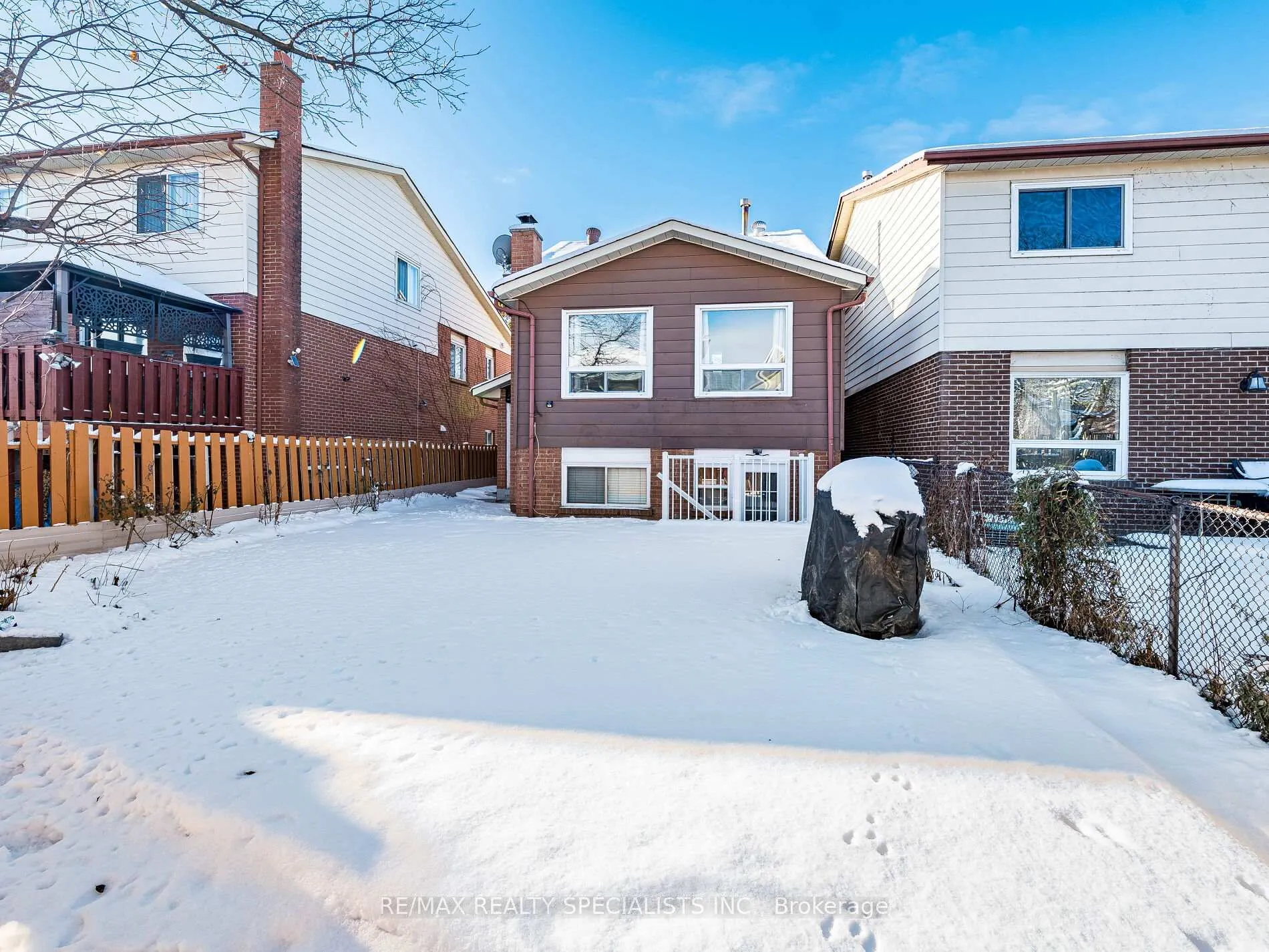 Photo 46 of 21 Foxacre Row, Brampton, Madoc — HOMEH