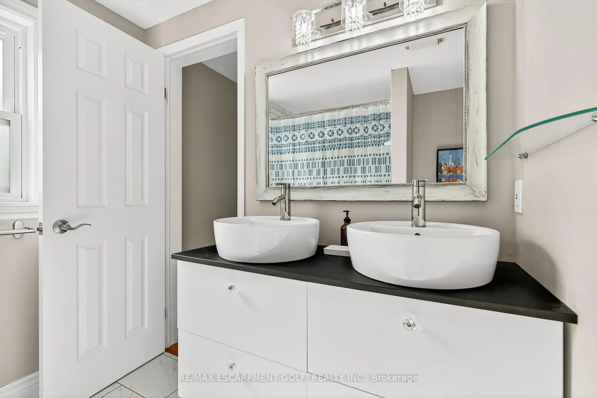 Photo 10 of 113 Pine Martin Crescent, Kitchener — HOMEH