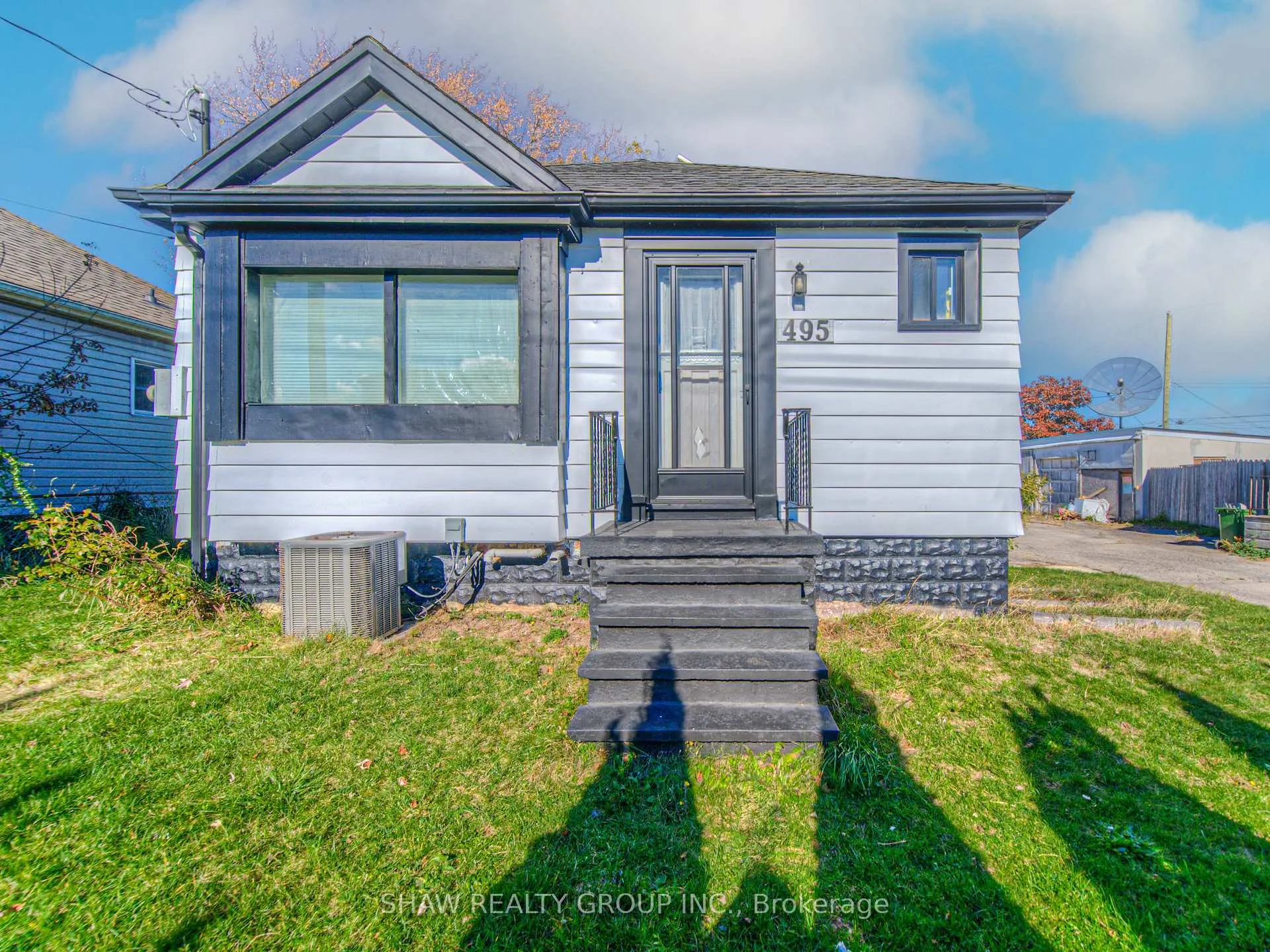 Photo 2 of 495 Melvin Avenue, Hamilton, McQuesten — HOMEH