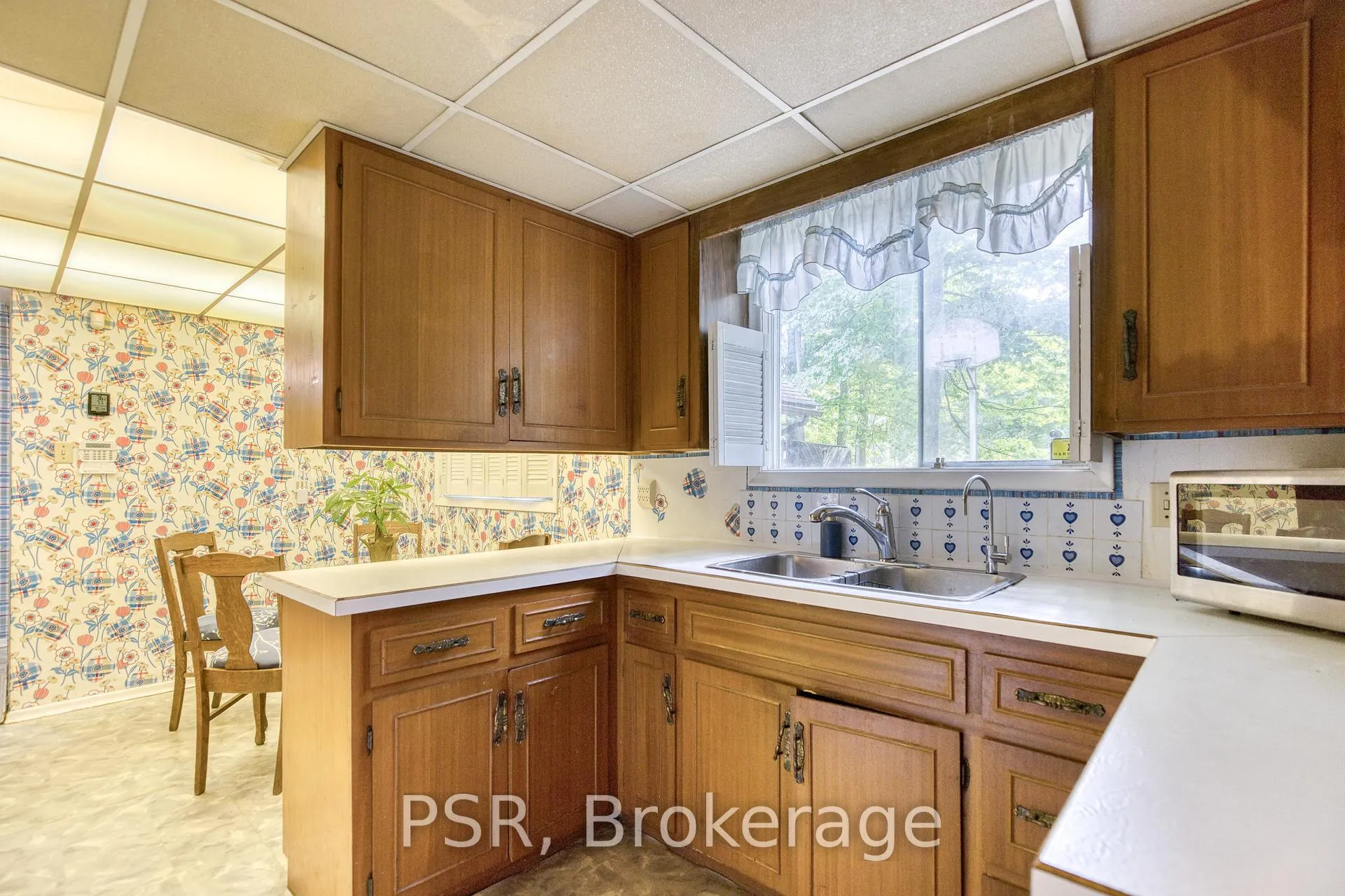 Photo 8 of 139 Shuh Avenue, Kitchener — HOMEH