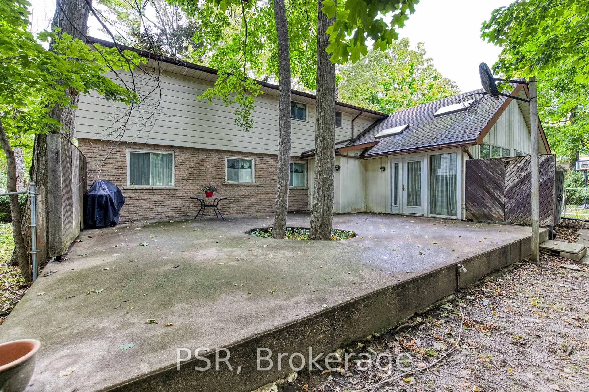 Photo 35 of 139 Shuh Avenue, Kitchener — HOMEH
