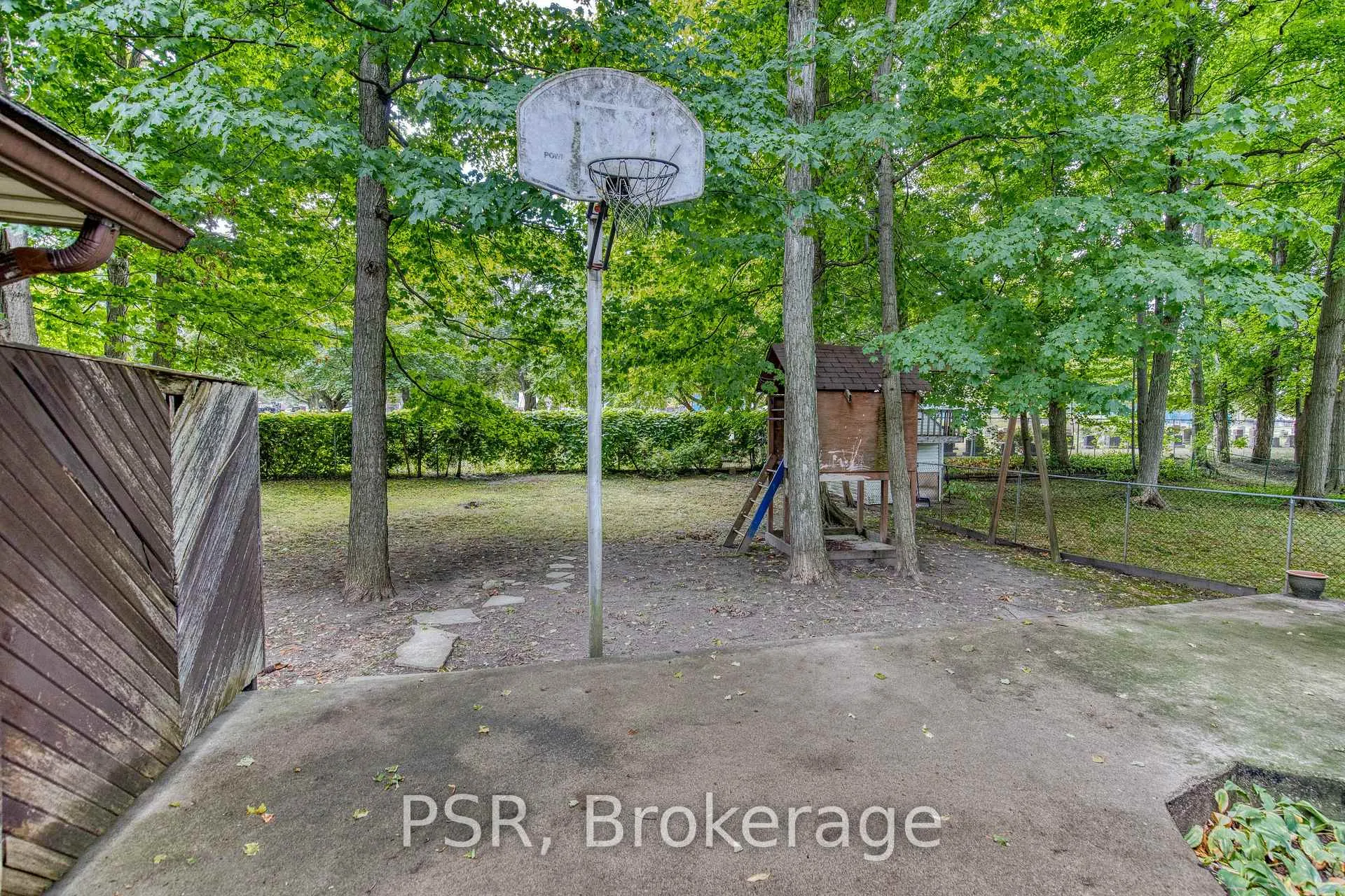 Photo 37 of 139 Shuh Avenue, Kitchener — HOMEH