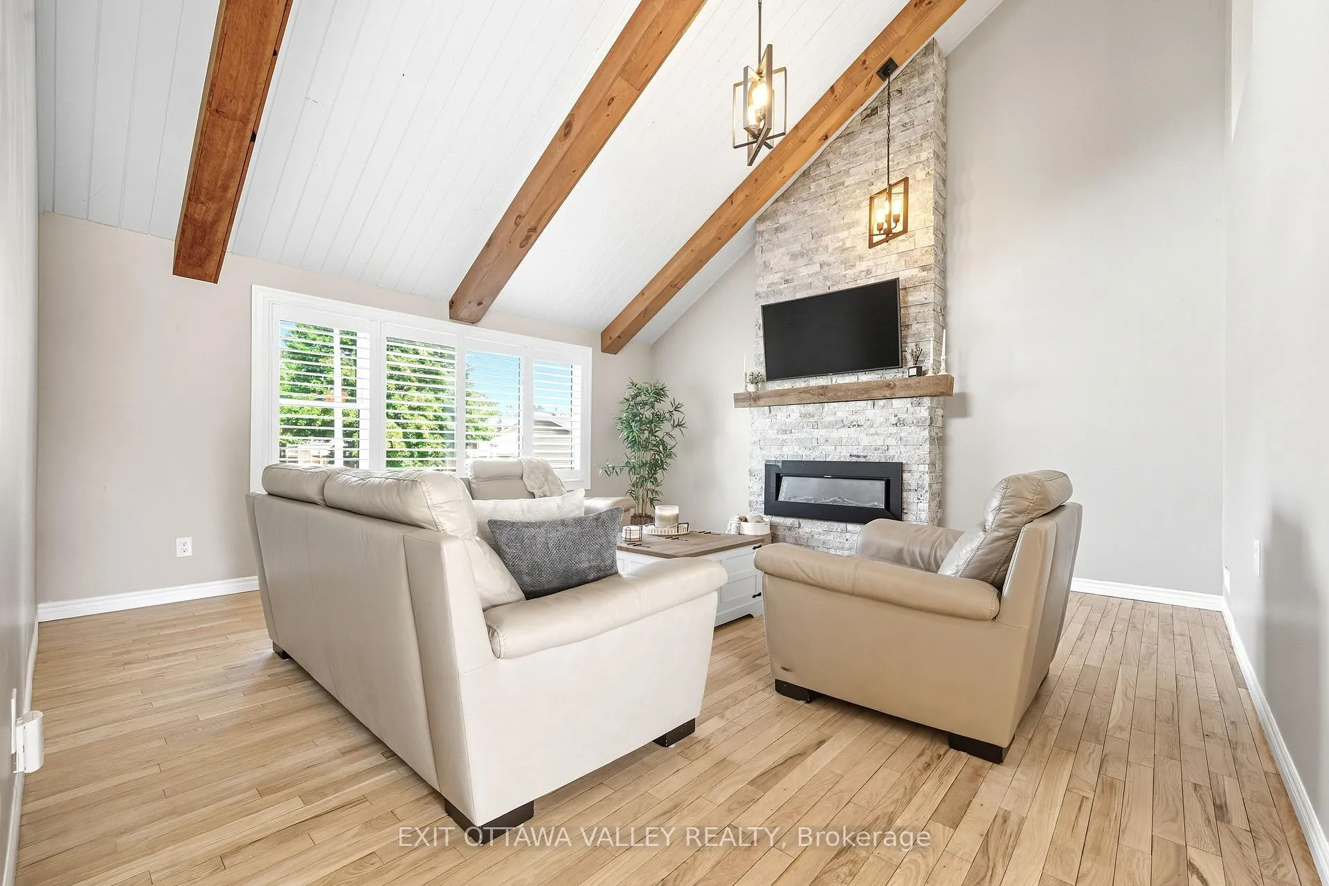 Photo 3 of 36 Thomas Street, Deep River — HOMEH