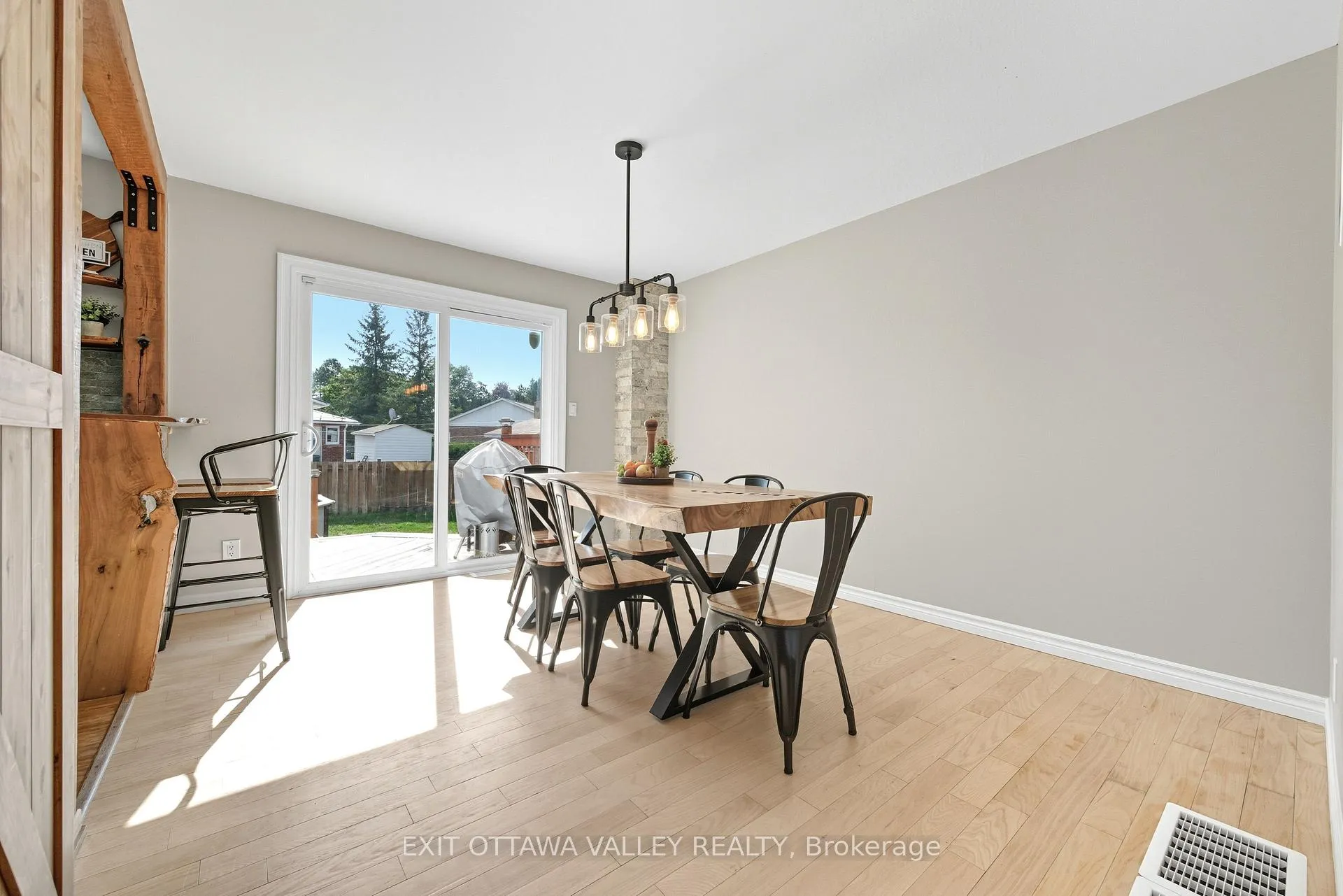 Photo 16 of 36 Thomas Street, Deep River — HOMEH