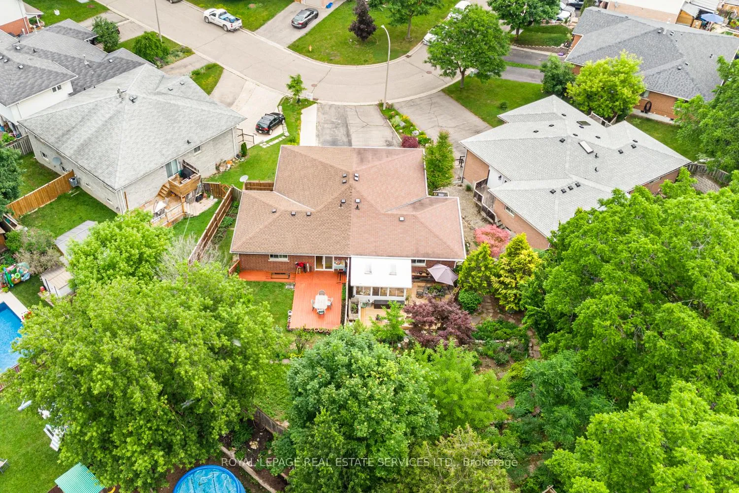 Photo 2 of 86 Old Huron Court, Kitchener — HOMEH