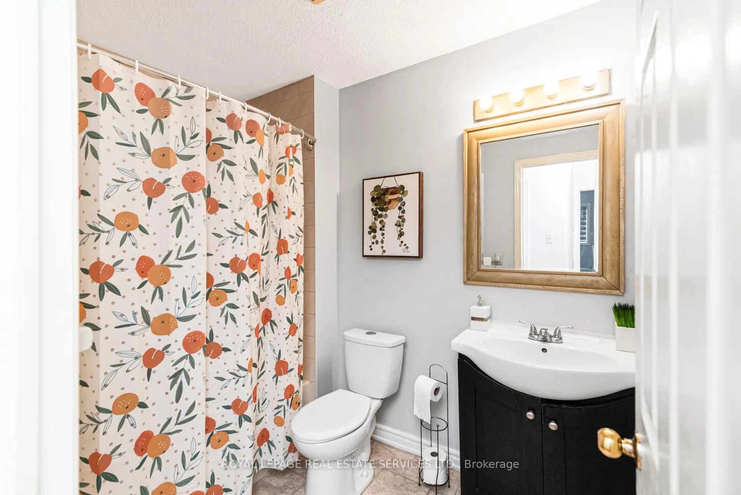 Photo 10 of 86 Old Huron Court, Kitchener — HOMEH