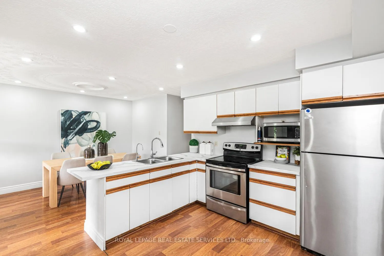 Photo 23 of 86 Old Huron Court, Kitchener — HOMEH