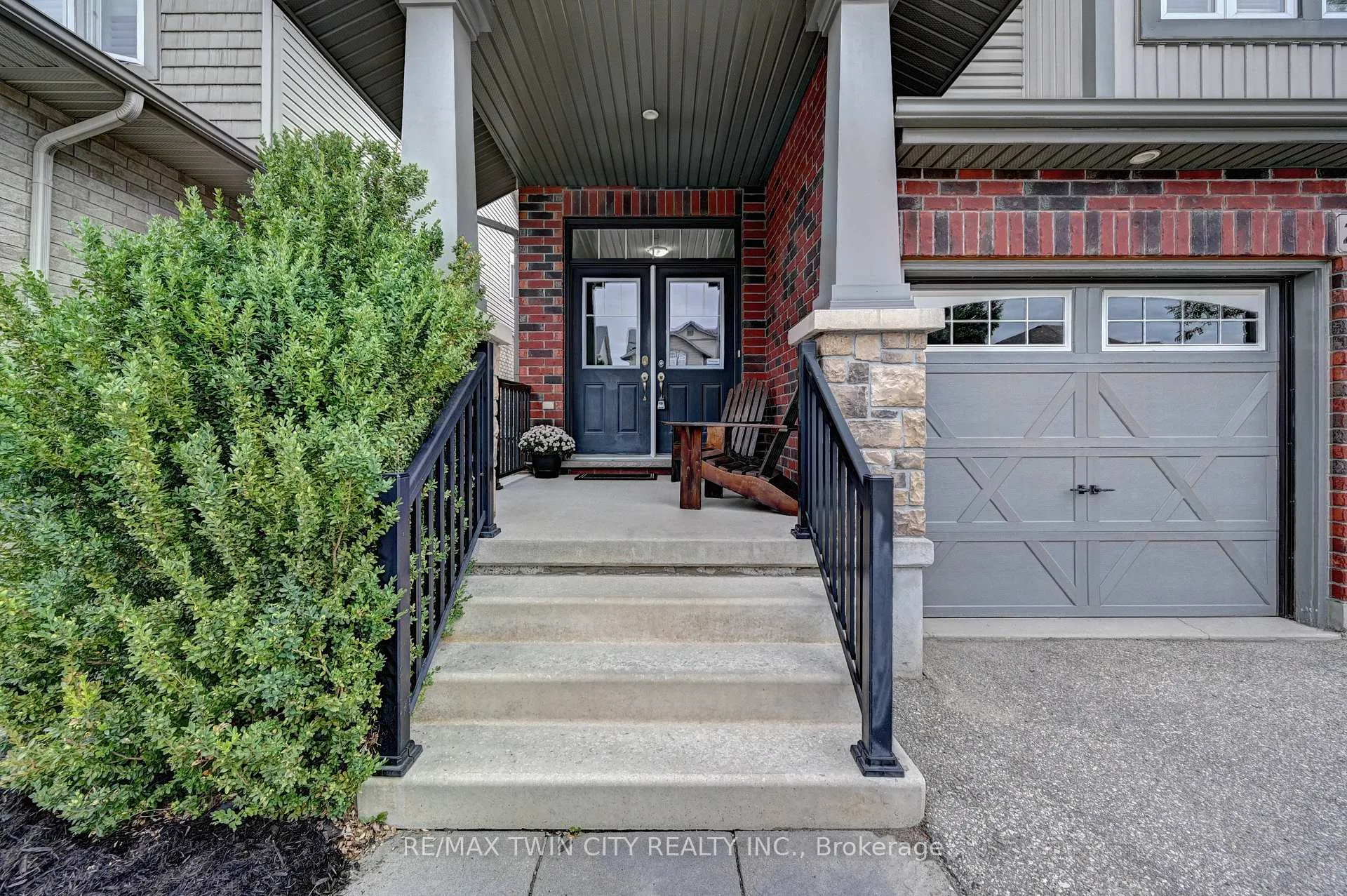 Photo 4 of 72 Helena Feasby Street, Kitchener, Larentian West — HOMEH