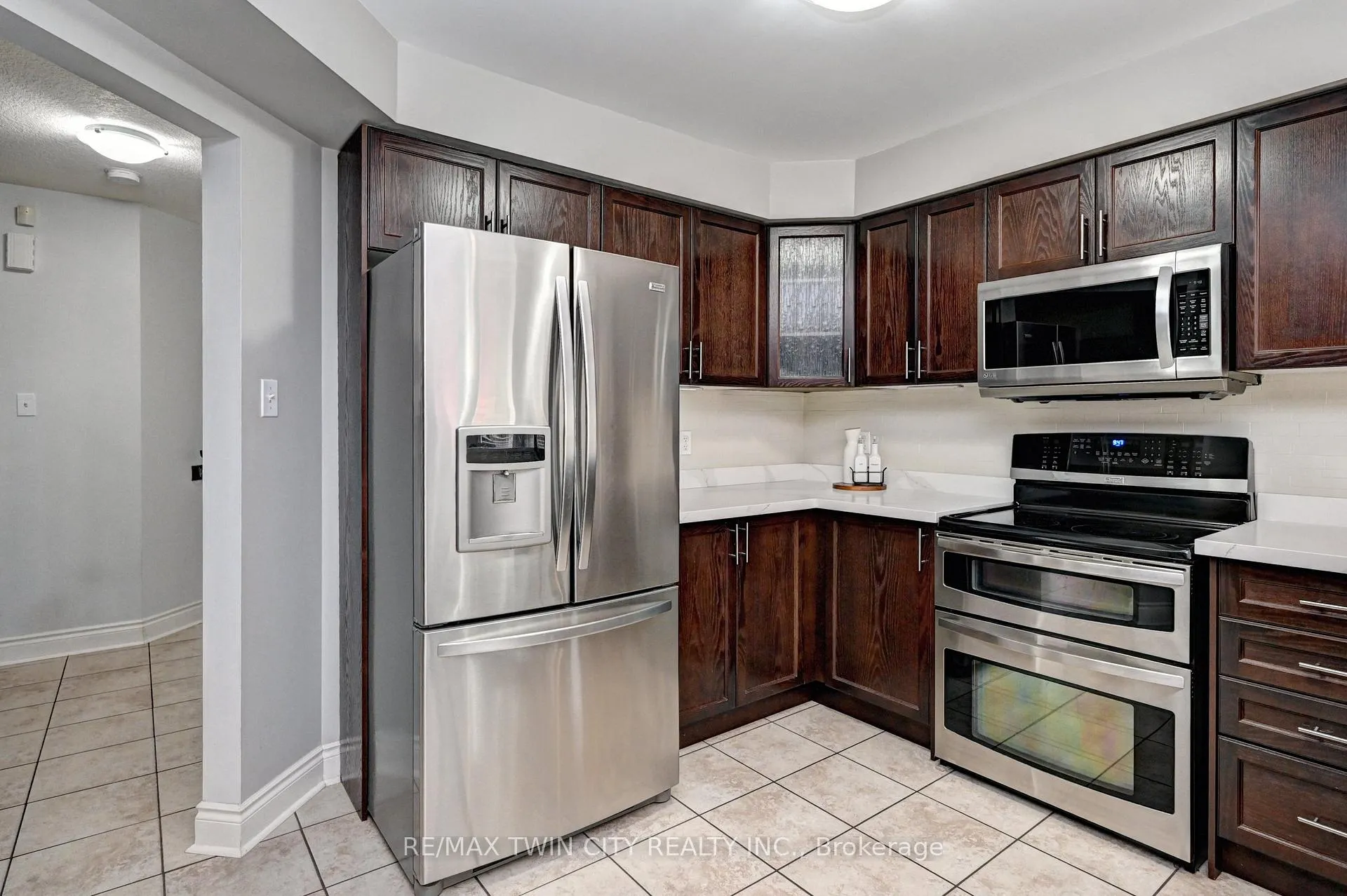 Photo 10 of 72 Helena Feasby Street, Kitchener, Larentian West — HOMEH