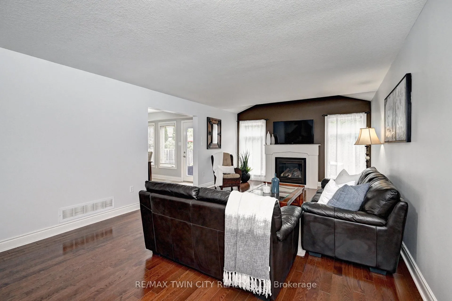 Photo 17 of 72 Helena Feasby Street, Kitchener, Larentian West — HOMEH