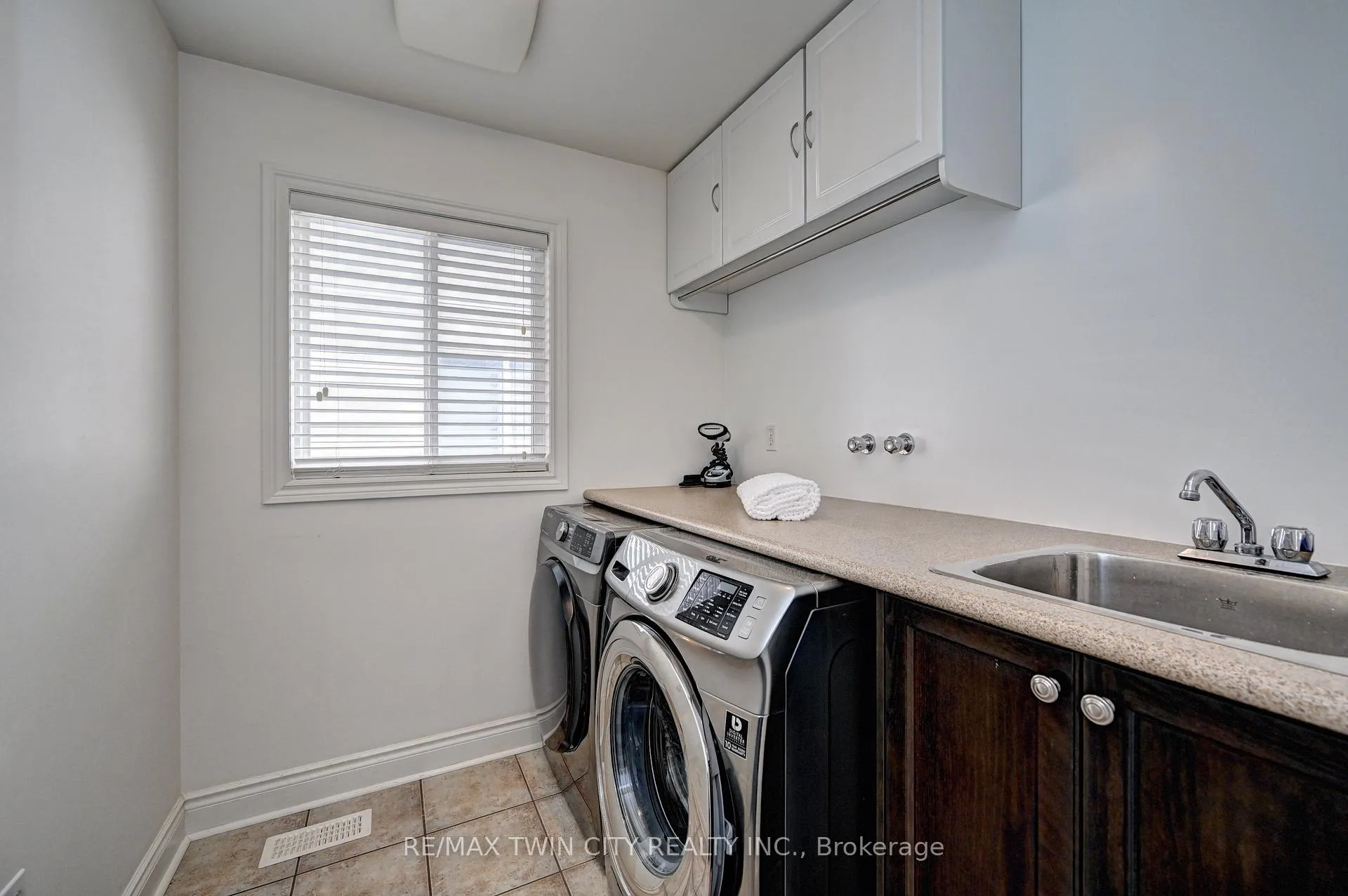 Photo 22 of 72 Helena Feasby Street, Kitchener, Larentian West — HOMEH