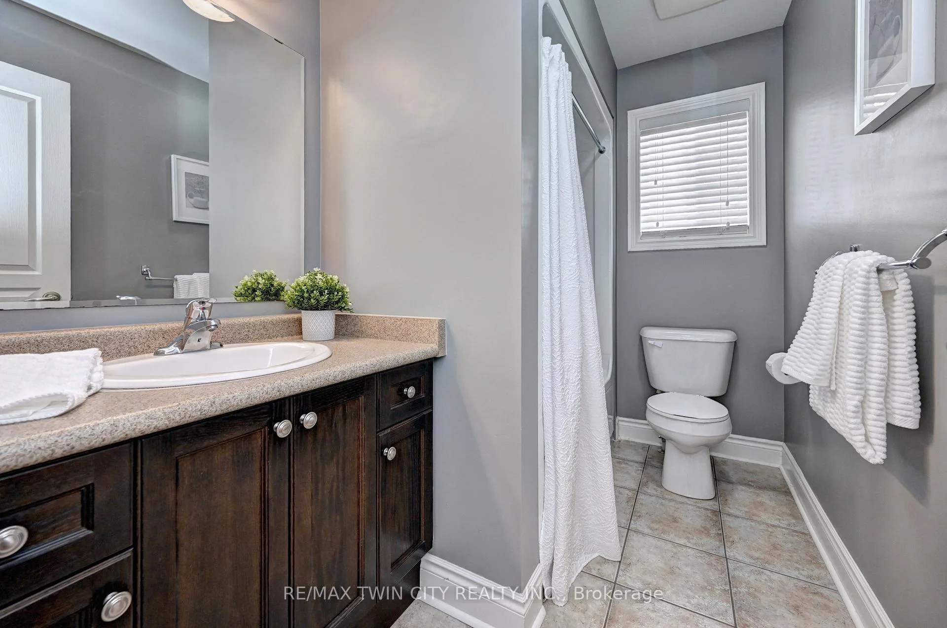 Photo 32 of 72 Helena Feasby Street, Kitchener, Larentian West — HOMEH