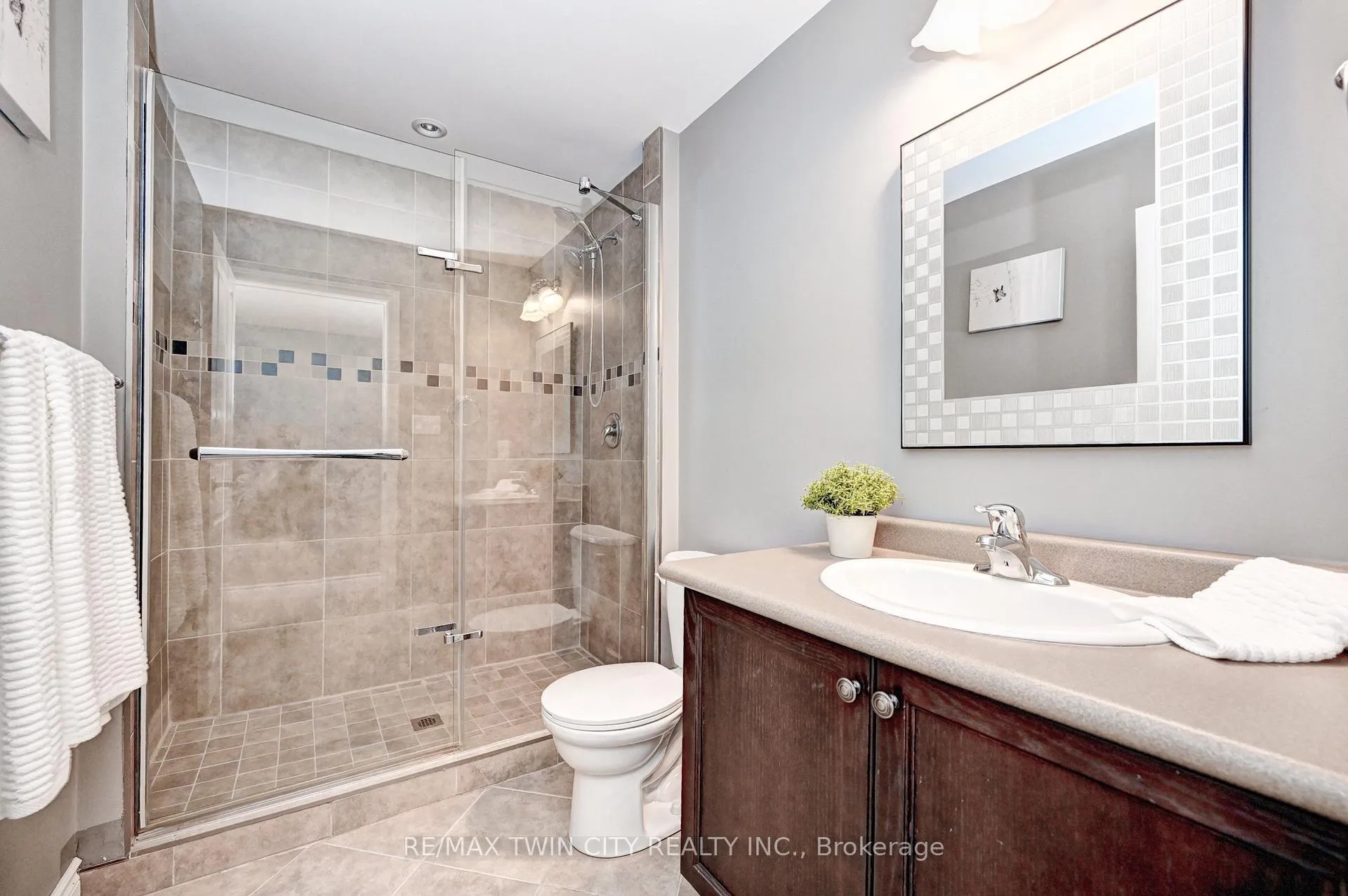 Photo 37 of 72 Helena Feasby Street, Kitchener, Larentian West — HOMEH