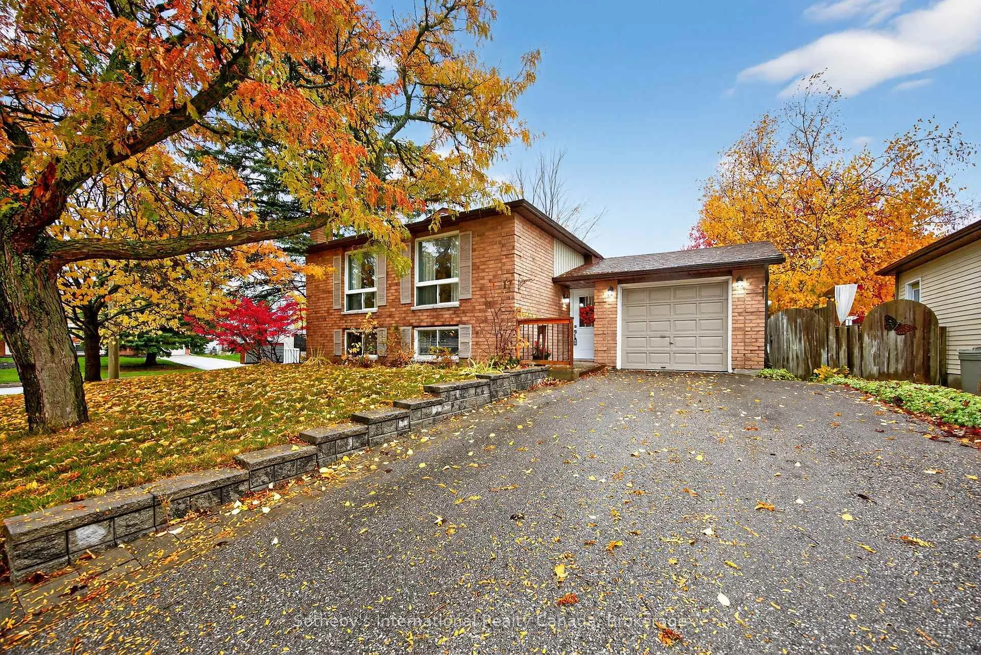 Photo 2 of 17 Coles Street, Barrie, Sunnidale — HOMEH