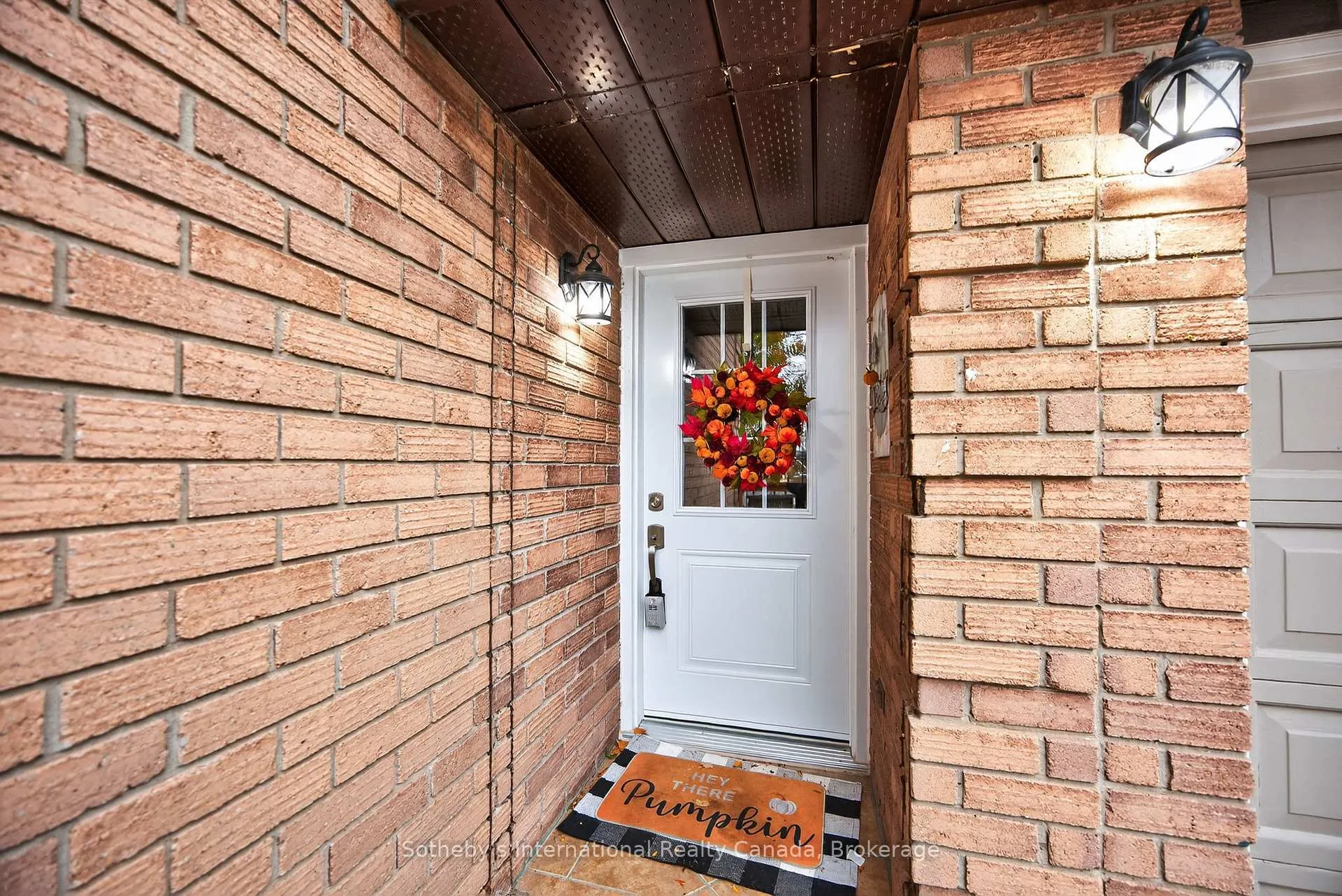 Photo 6 of 17 Coles Street, Barrie, Sunnidale — HOMEH