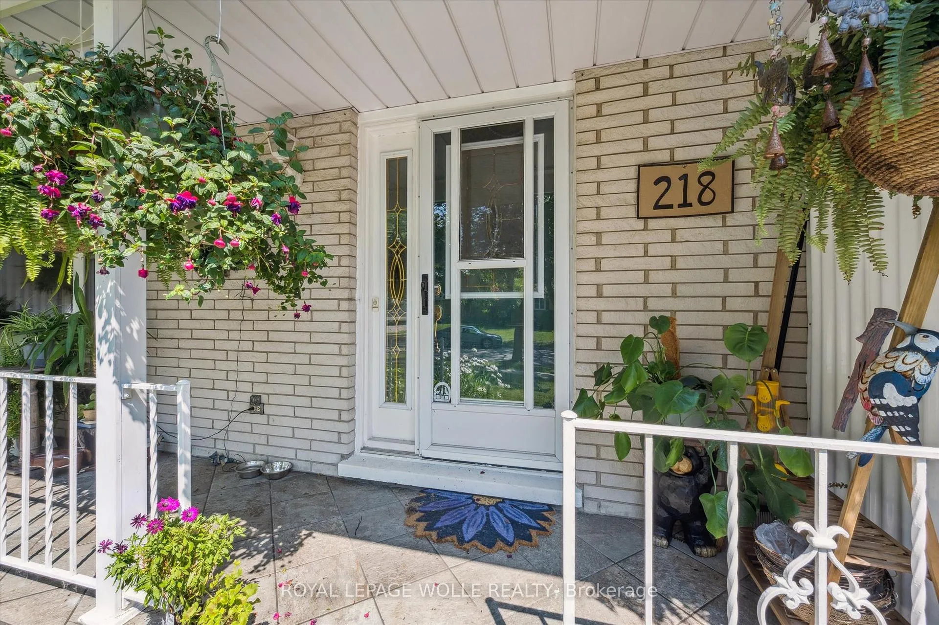 Photo 3 of 218 Overlea Drive, Kitchener — HOMEH