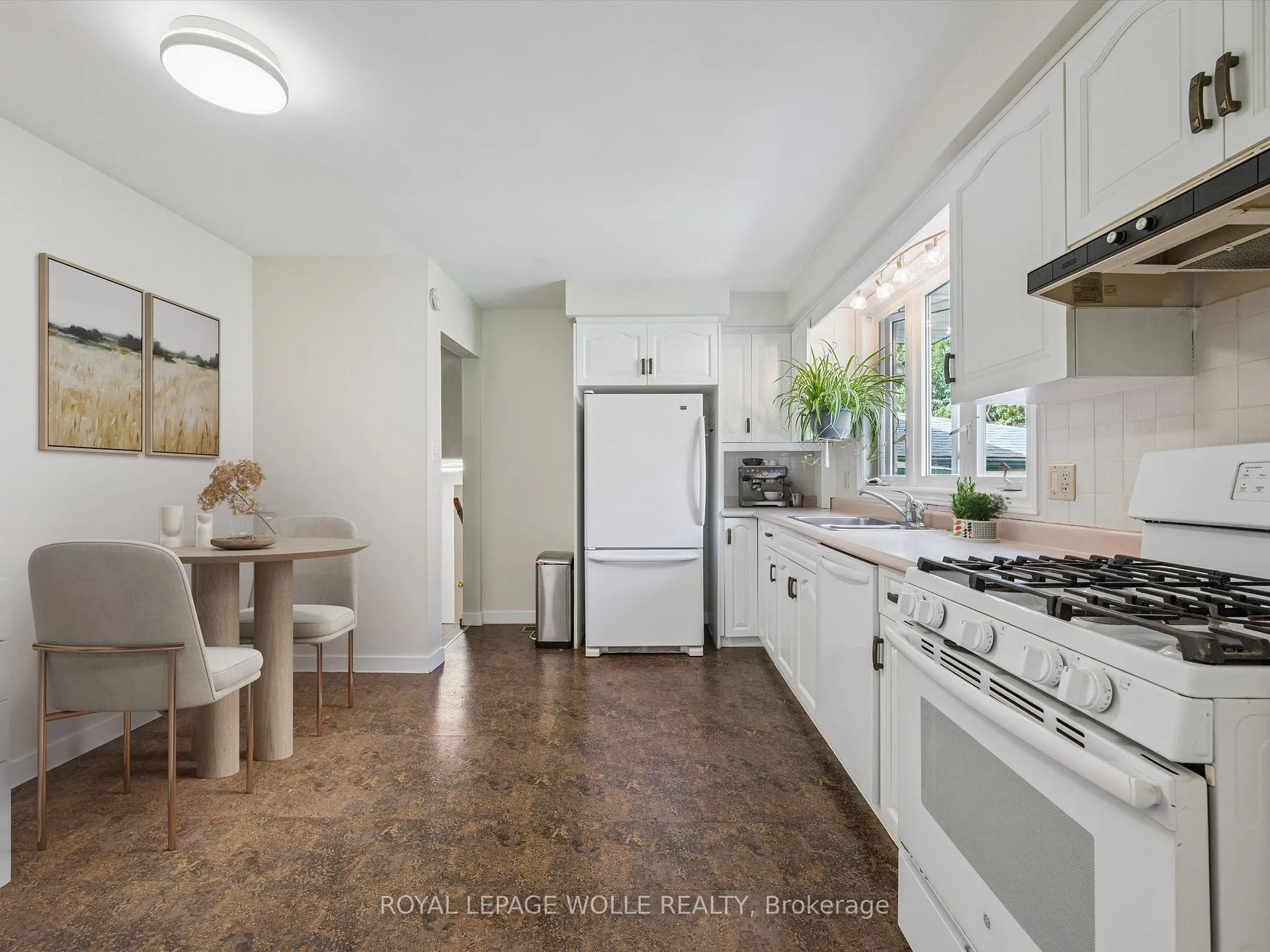 Photo 6 of 218 Overlea Drive, Kitchener — HOMEH