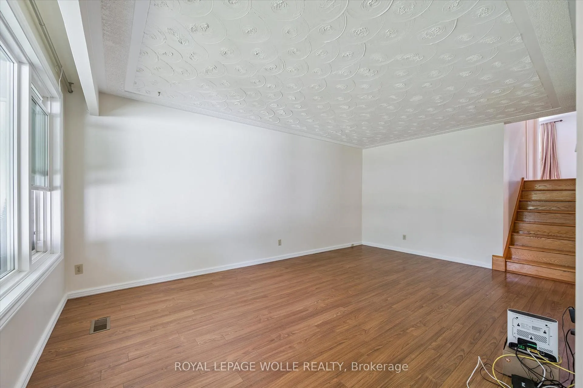Photo 11 of 218 Overlea Drive, Kitchener — HOMEH