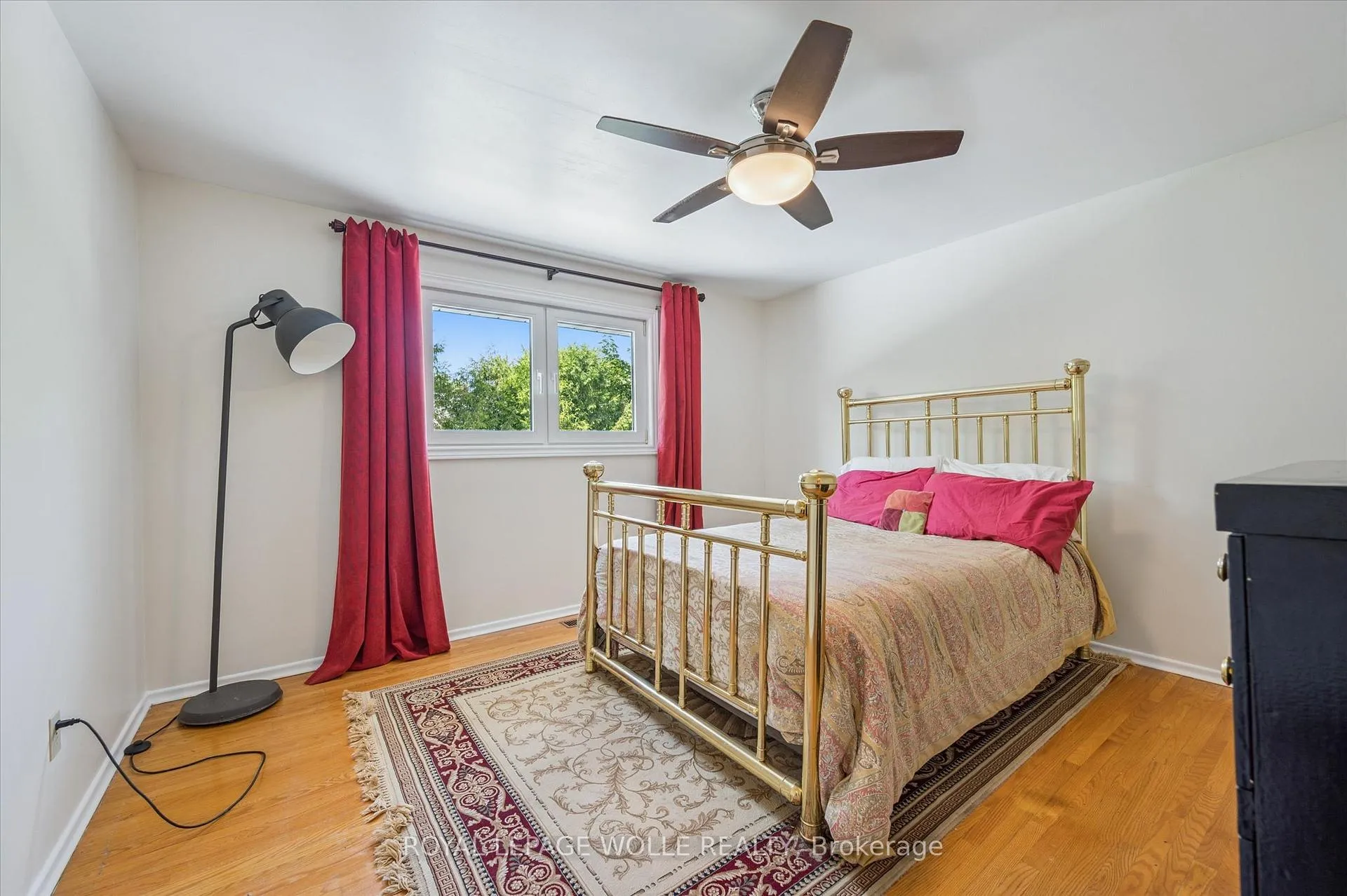 Photo 13 of 218 Overlea Drive, Kitchener — HOMEH
