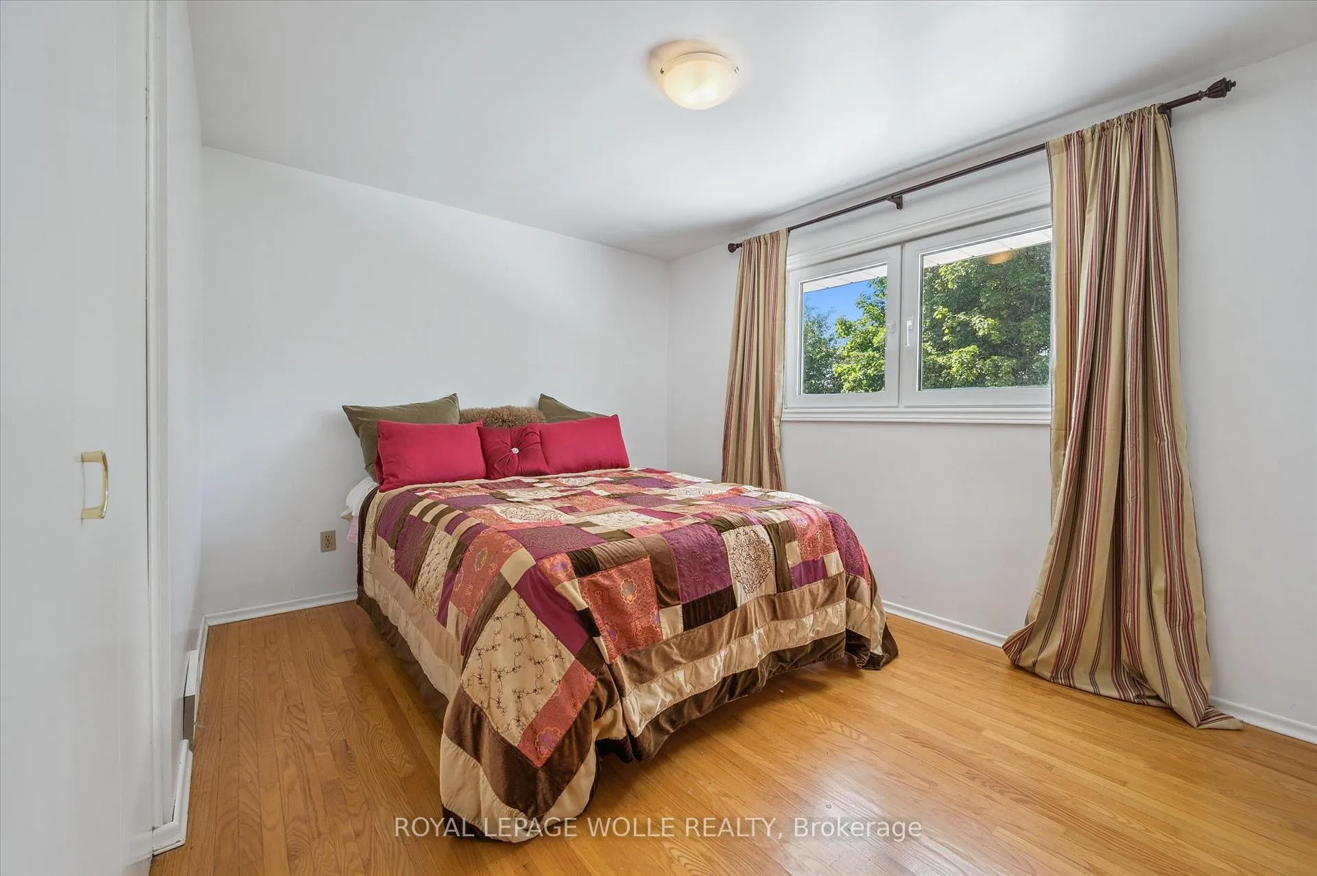 Photo 14 of 218 Overlea Drive, Kitchener — HOMEH