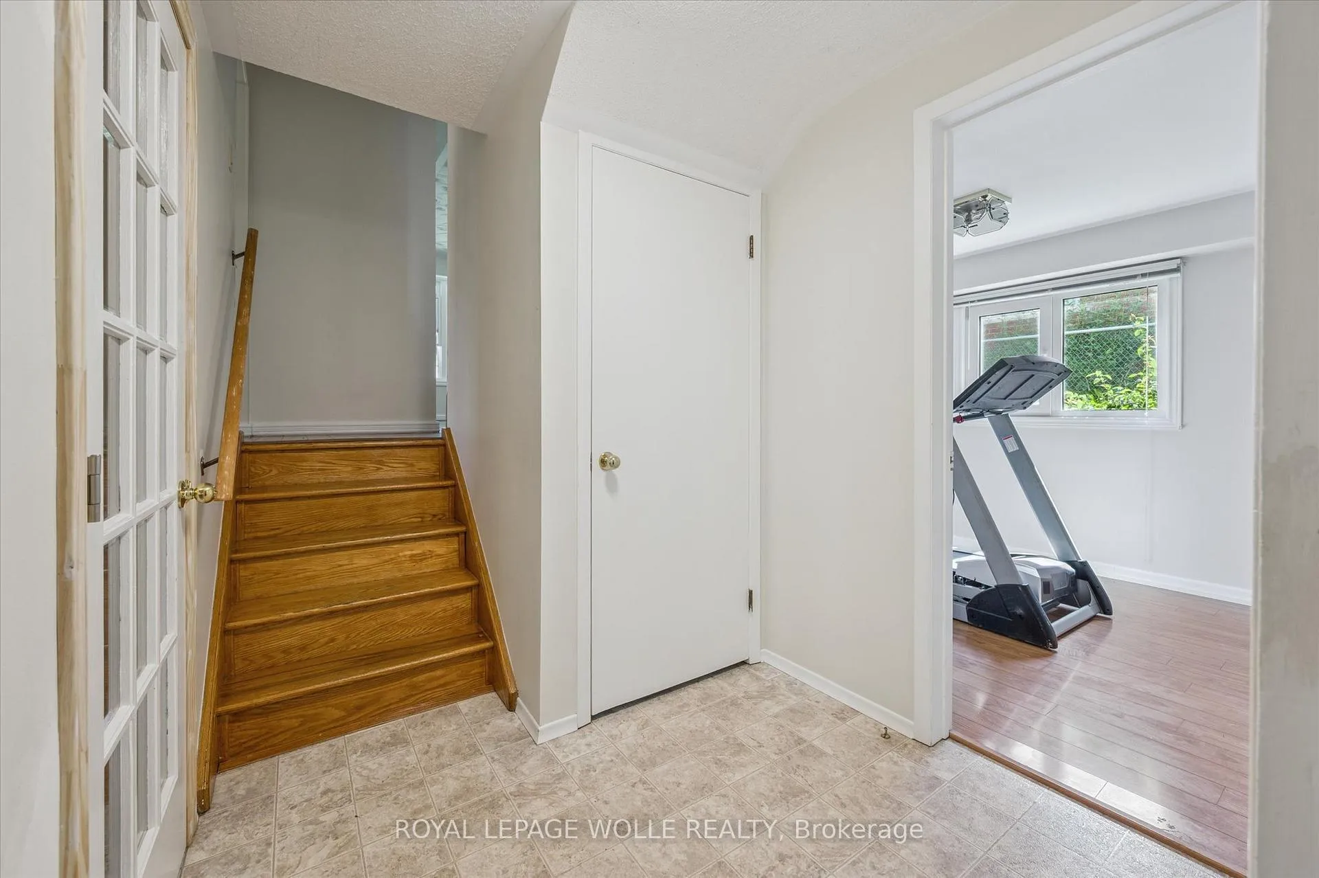Photo 19 of 218 Overlea Drive, Kitchener — HOMEH