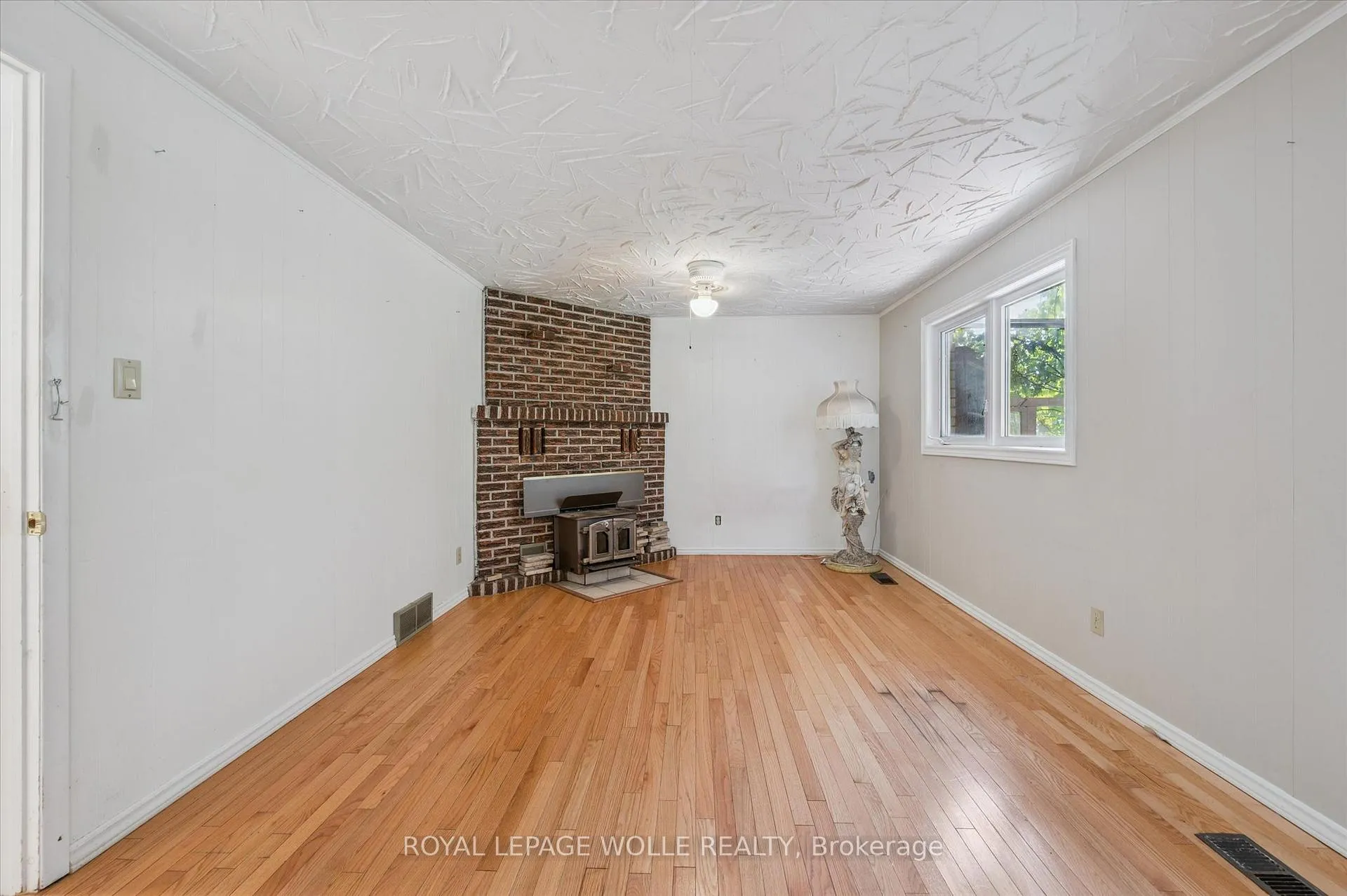 Photo 22 of 218 Overlea Drive, Kitchener — HOMEH