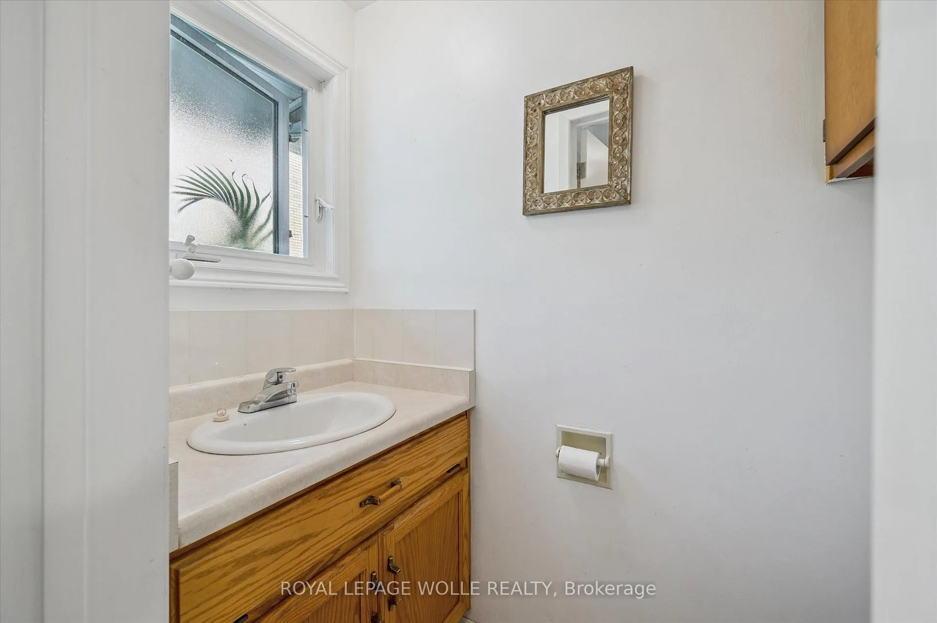 Photo 24 of 218 Overlea Drive, Kitchener — HOMEH