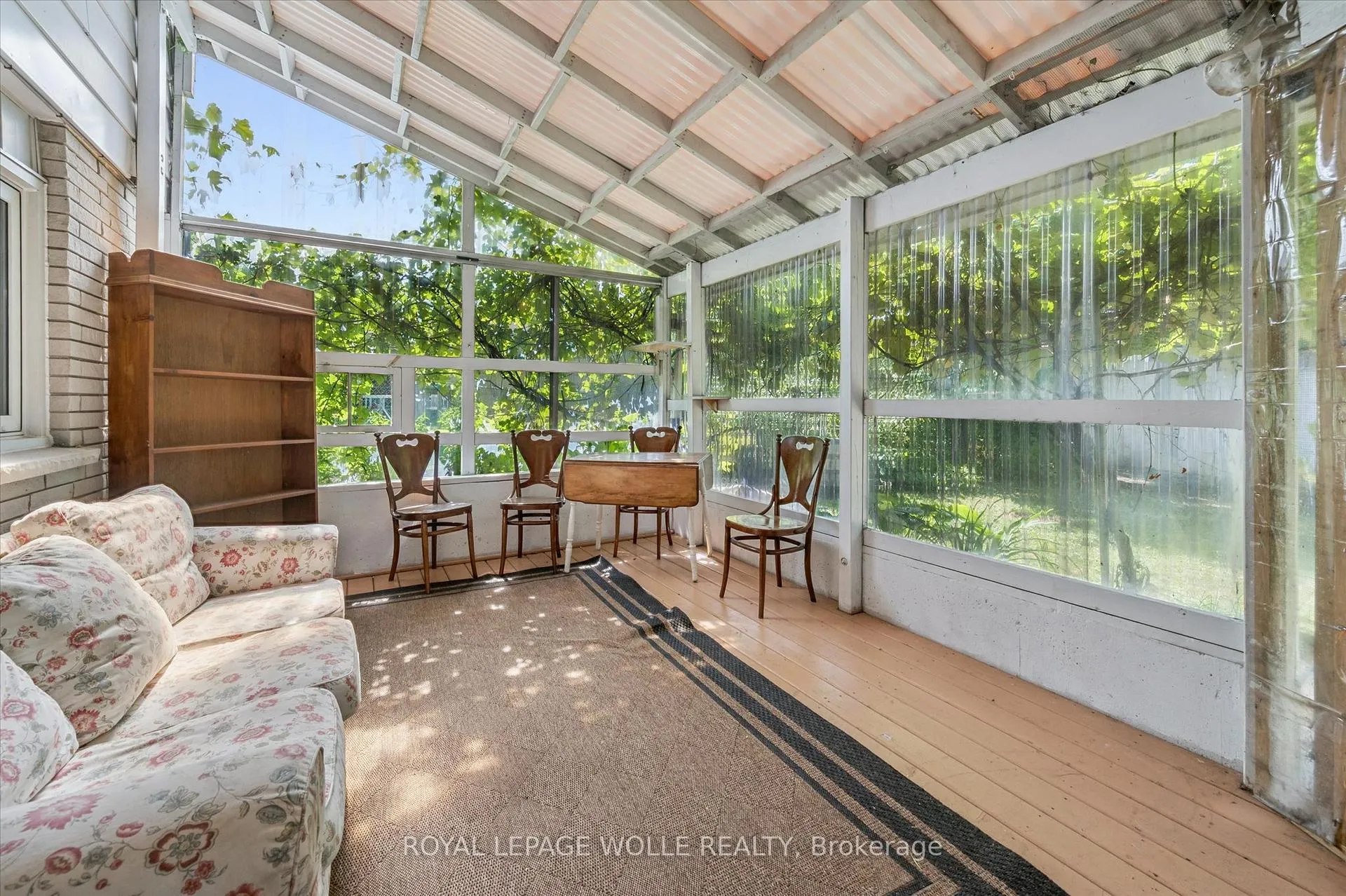 Photo 27 of 218 Overlea Drive, Kitchener — HOMEH