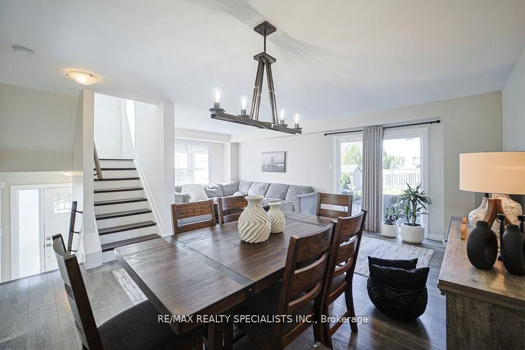 Photo 4 of 123 Middlemiss Crescent, Cambridge — HOMEH