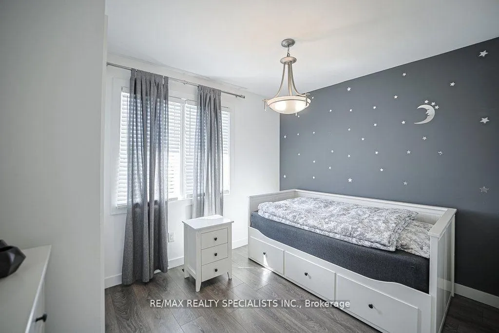 Photo 8 of 123 Middlemiss Crescent, Cambridge — HOMEH