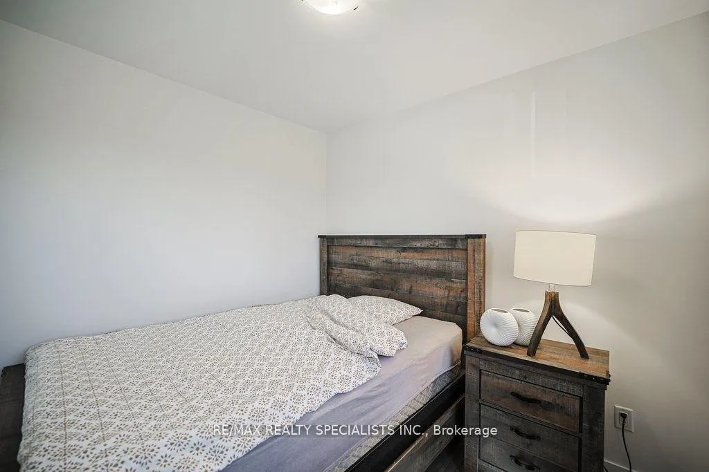 Photo 9 of 123 Middlemiss Crescent, Cambridge — HOMEH