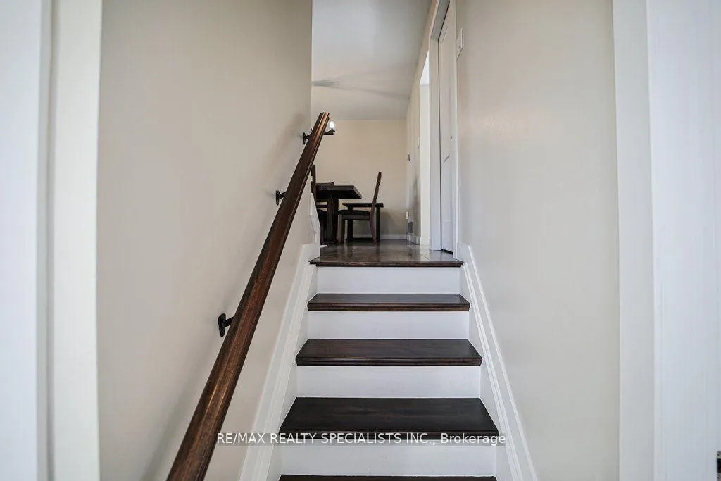 Photo 16 of 123 Middlemiss Crescent, Cambridge — HOMEH
