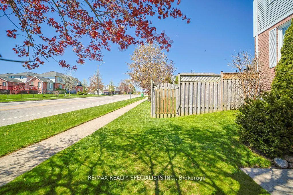 Photo 41 of 123 Middlemiss Crescent, Cambridge — HOMEH