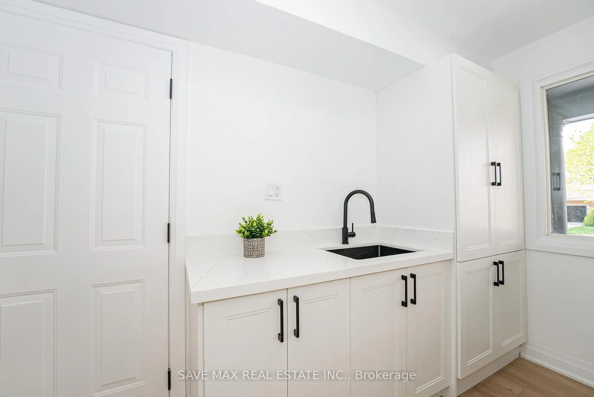 Photo 15 of 281 Parkmount Drive, Waterloo — HOMEH