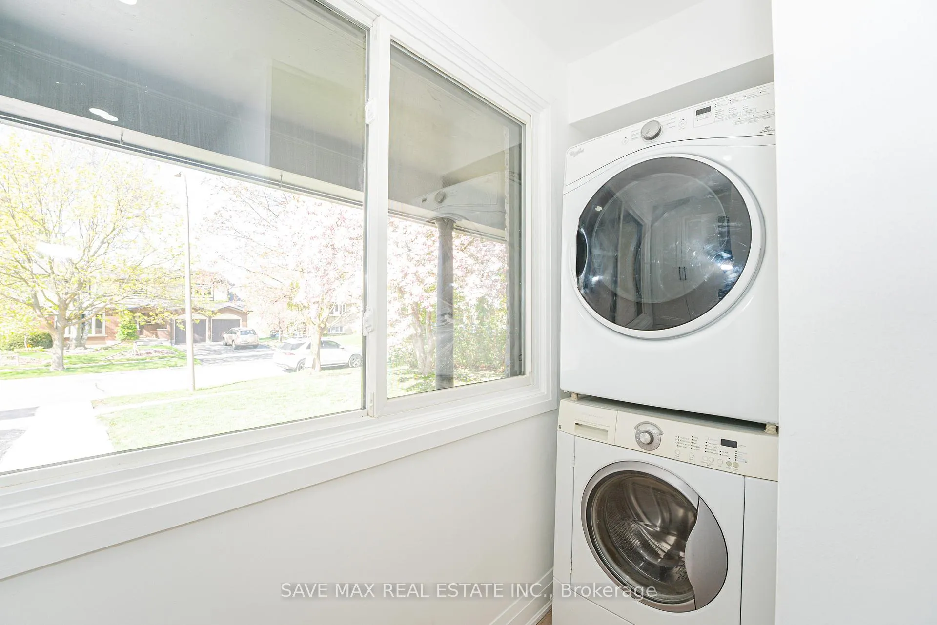 Photo 16 of 281 Parkmount Drive, Waterloo — HOMEH