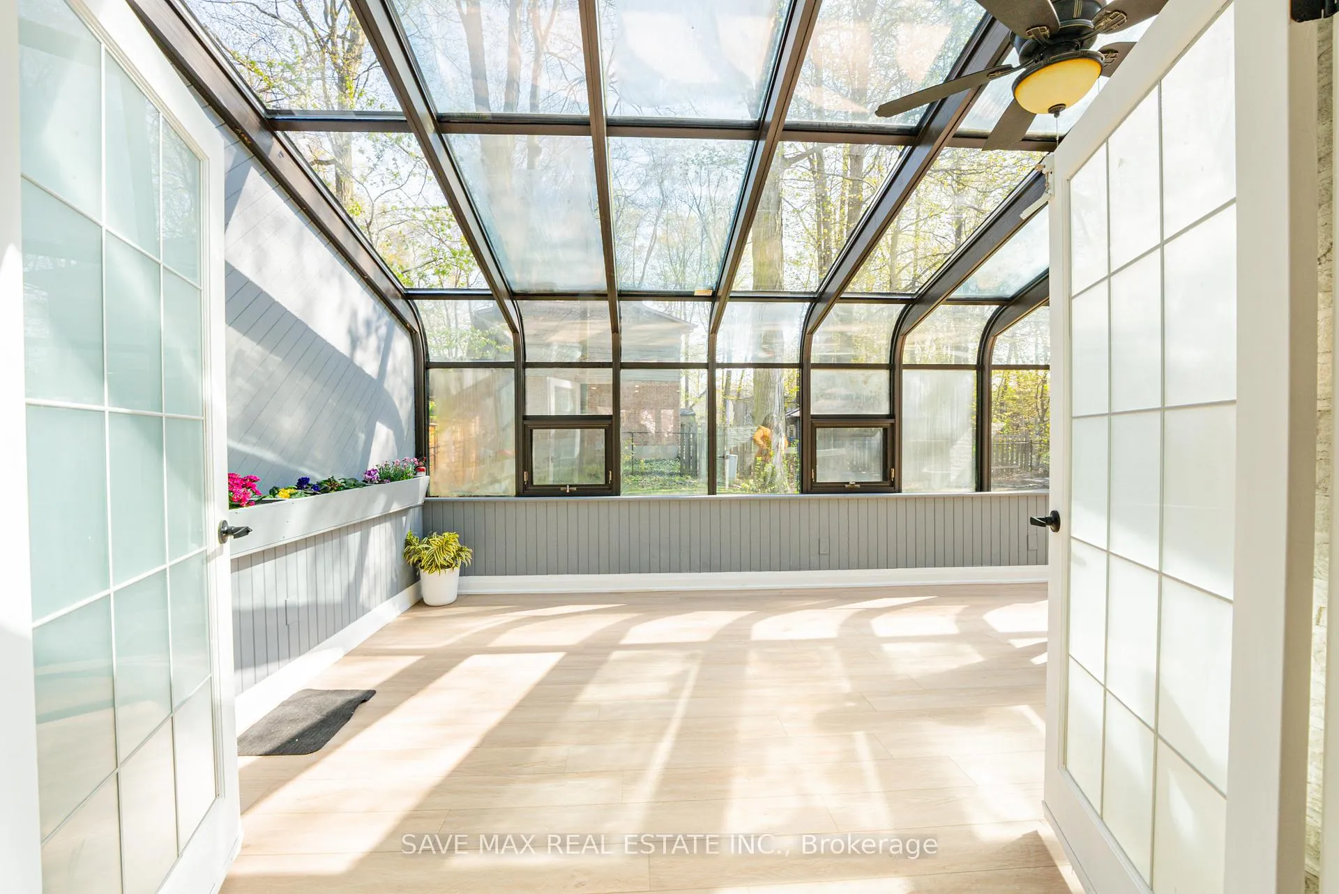 Photo 17 of 281 Parkmount Drive, Waterloo — HOMEH