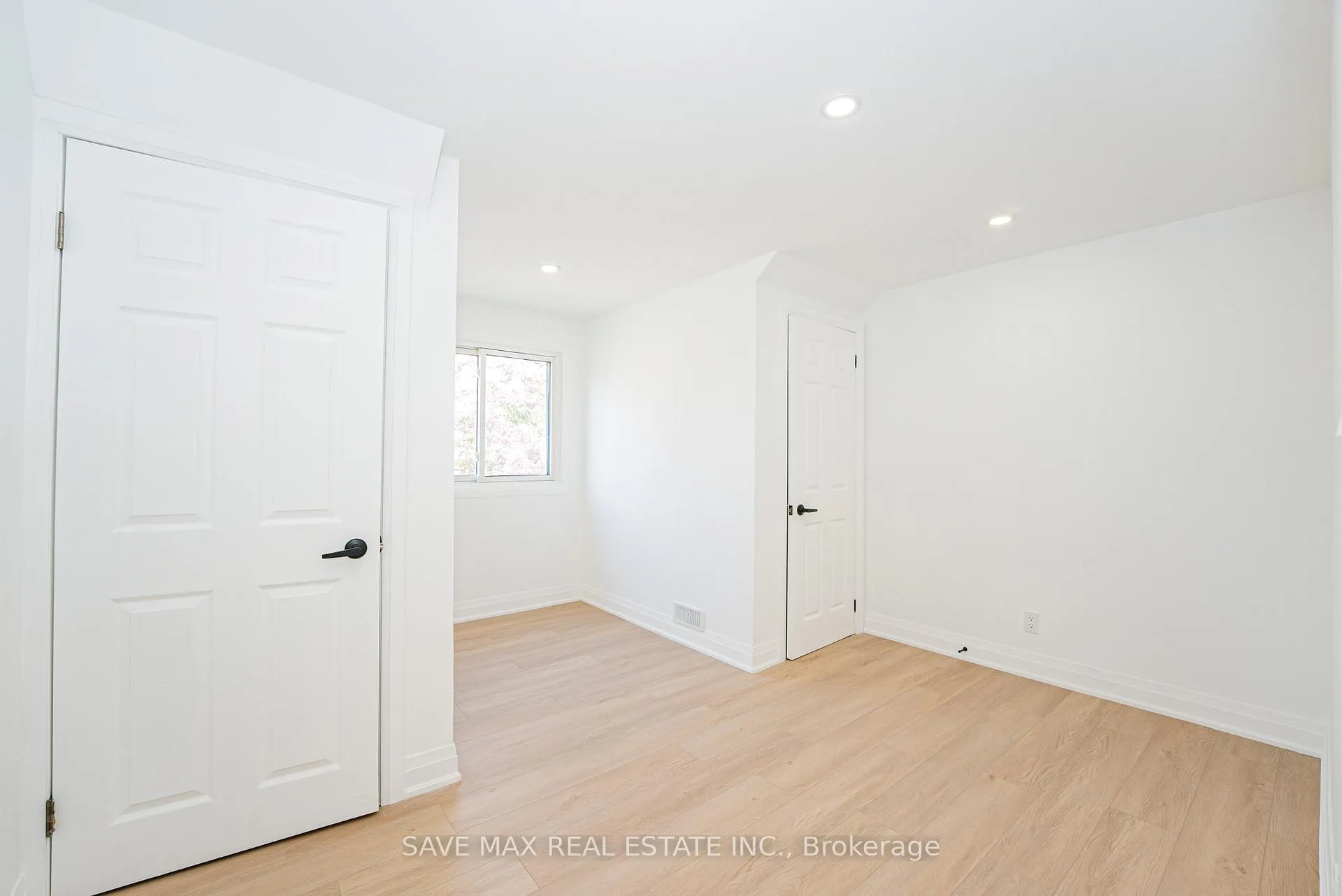 Photo 30 of 281 Parkmount Drive, Waterloo — HOMEH