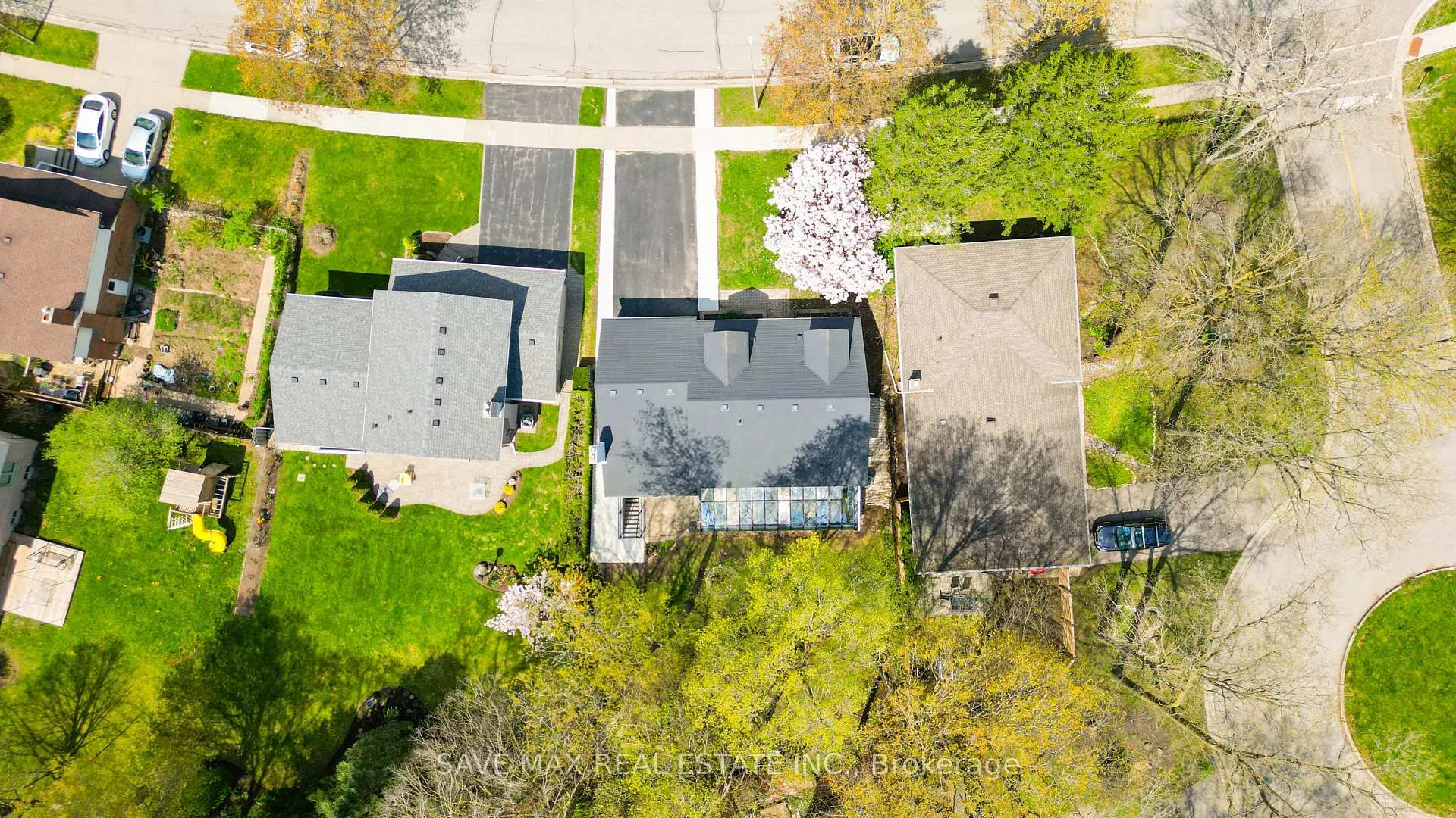 Photo 49 of 281 Parkmount Drive, Waterloo — HOMEH